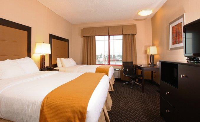 Holiday Inn Express & Suites Olathe North Photo