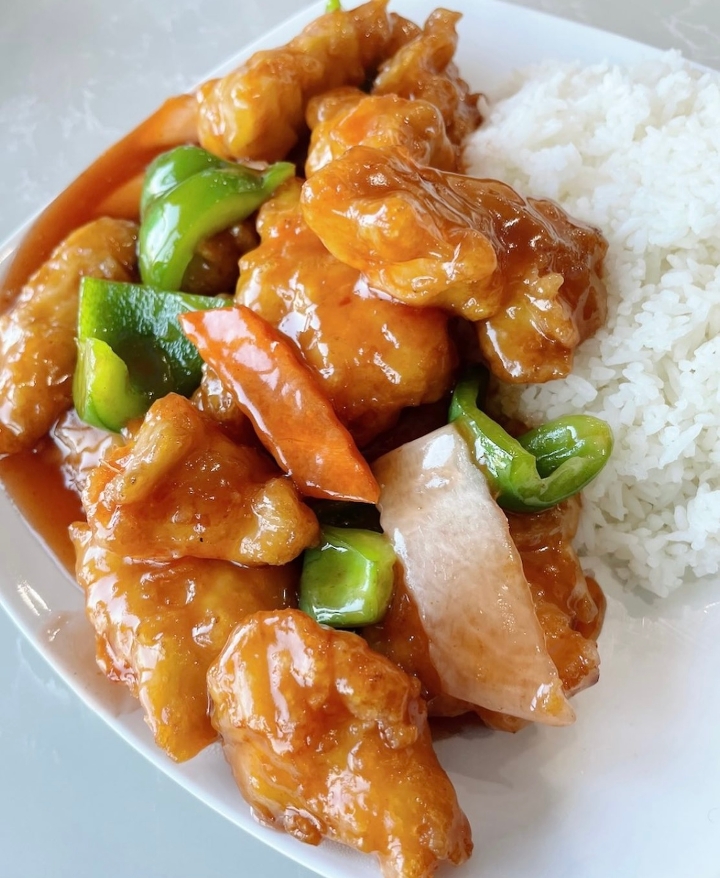 (S) Hong Kong Style Chicken w. Sweet & Sour Sauce Over Rice 港式甜酸鸡饭