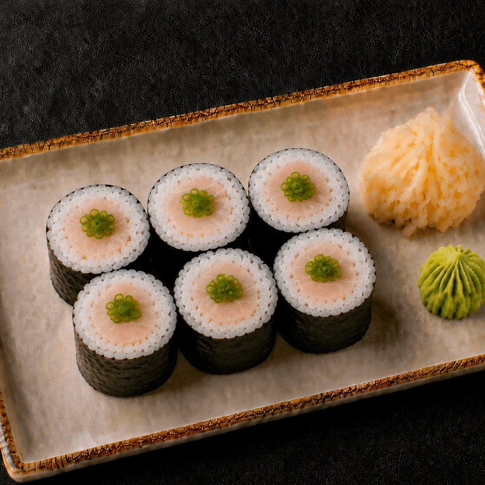 Yellowtail & Scallions Roll