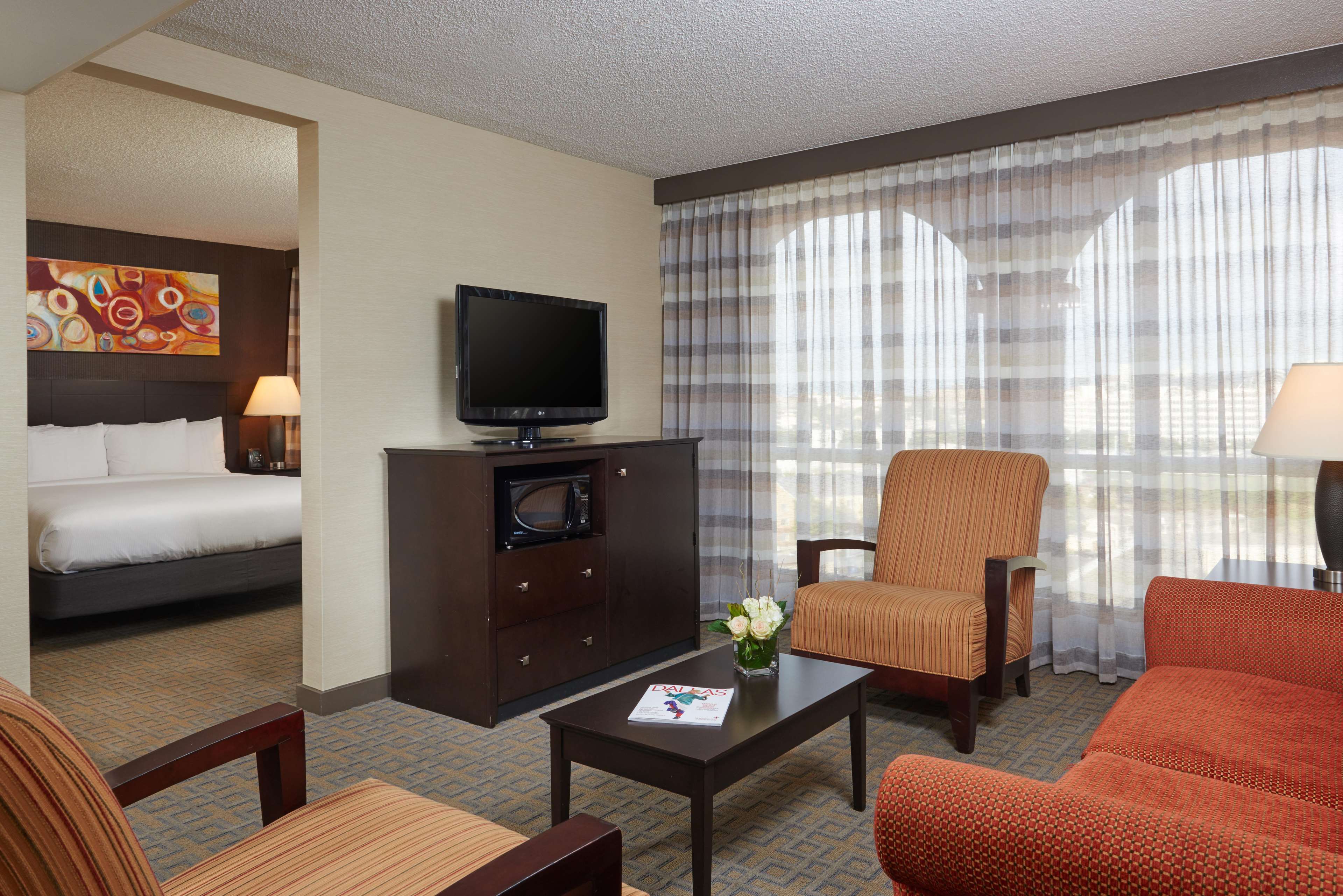 DoubleTree by Hilton Hotel Dallas - Market Center Photo