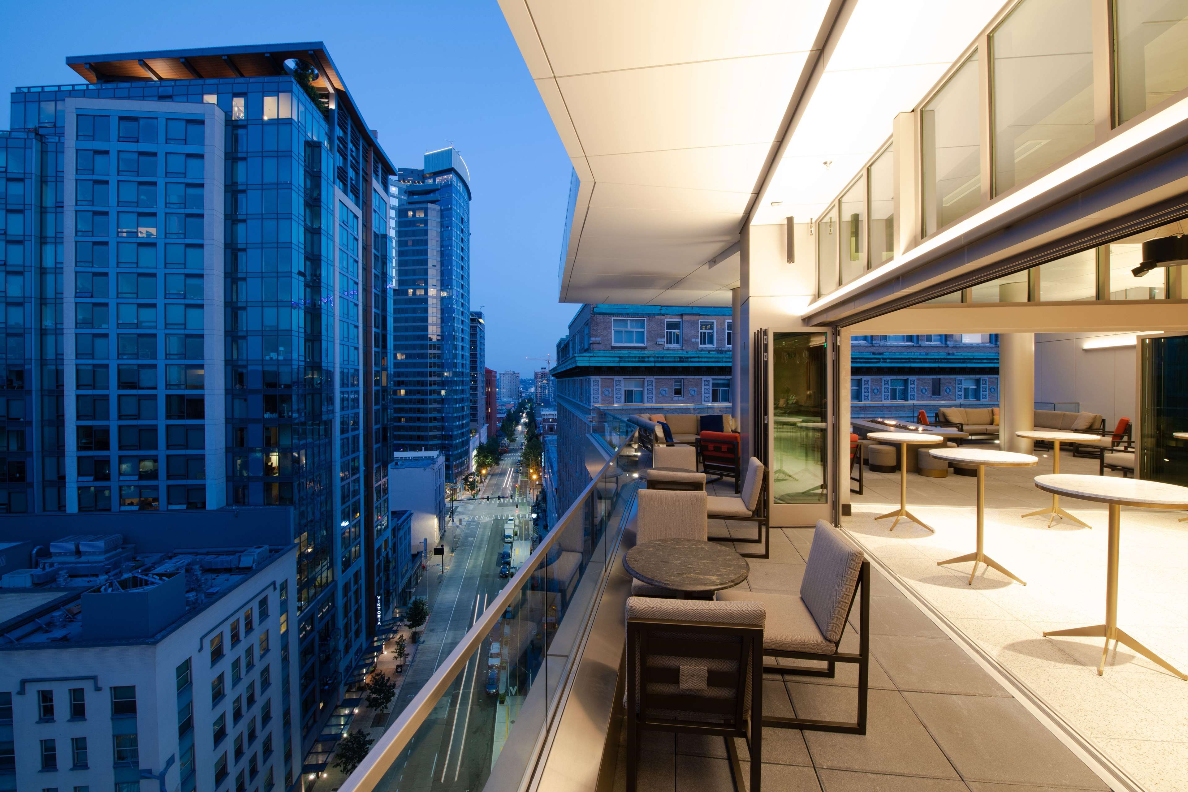 The Charter Hotel Seattle, Curio Collection by Hilton Photo