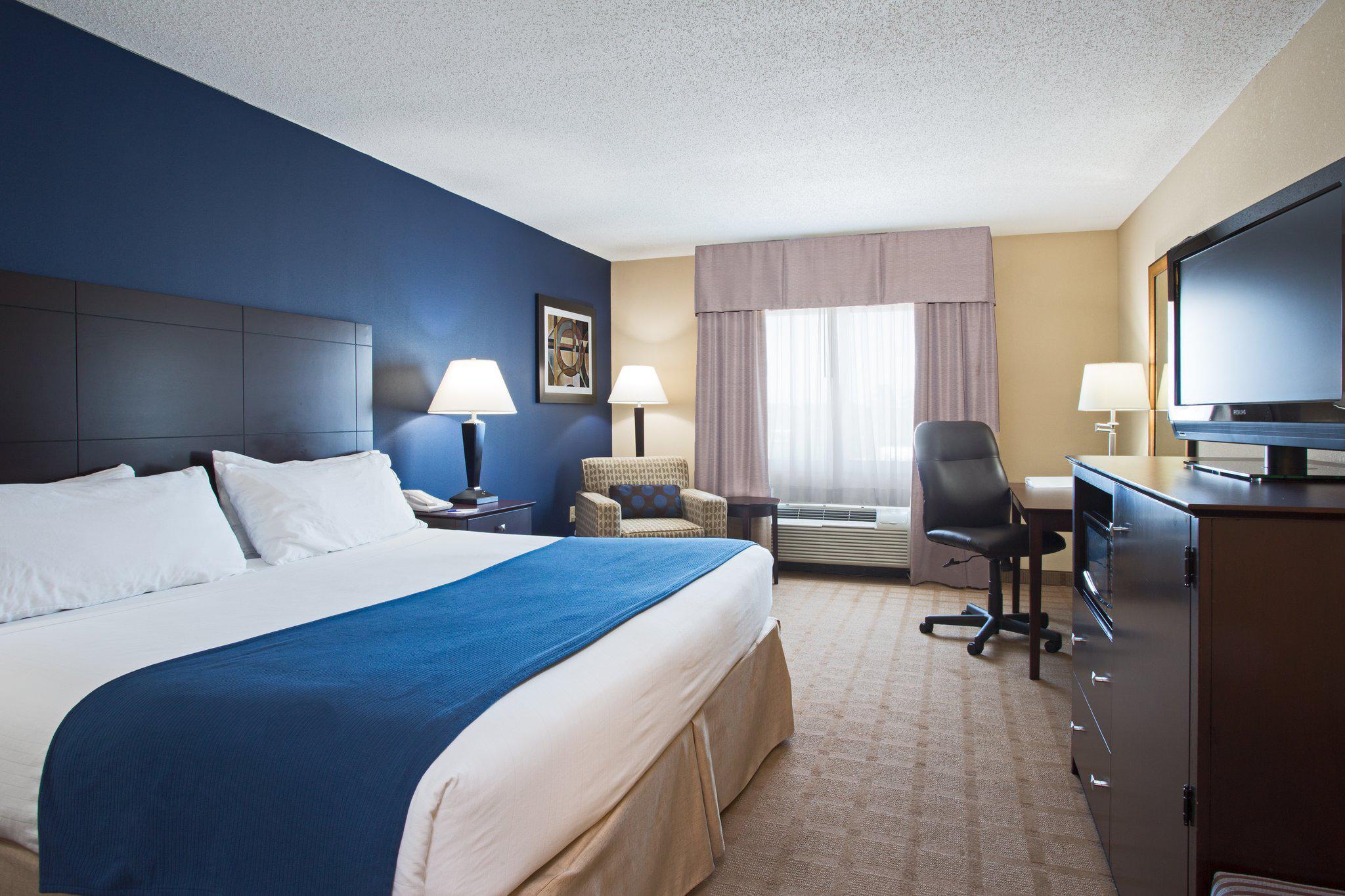 Holiday Inn Express & Suites Fort Pierce West Photo