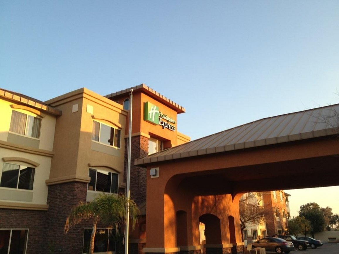 Holiday Inn Express & Suites Phoenix Tempe - University Photo