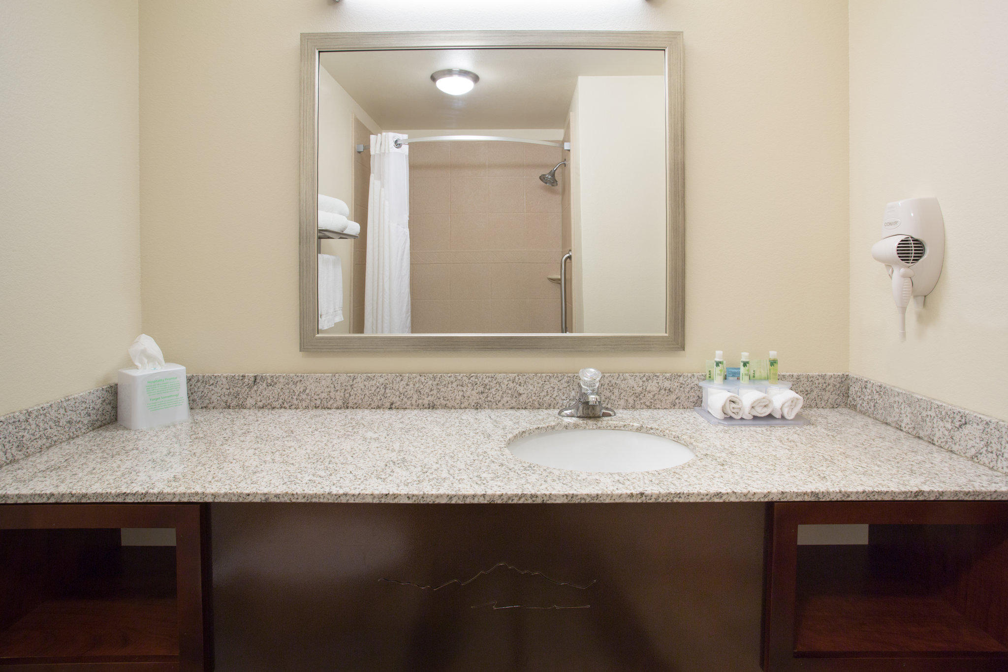 Holiday Inn Express & Suites Glendive Photo