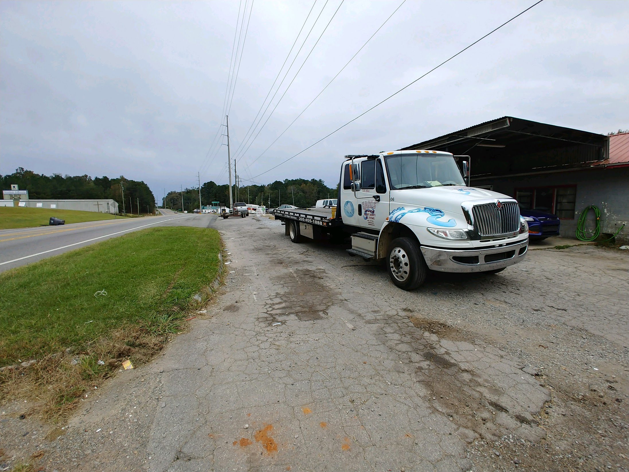 Hank's Towing Service Photo