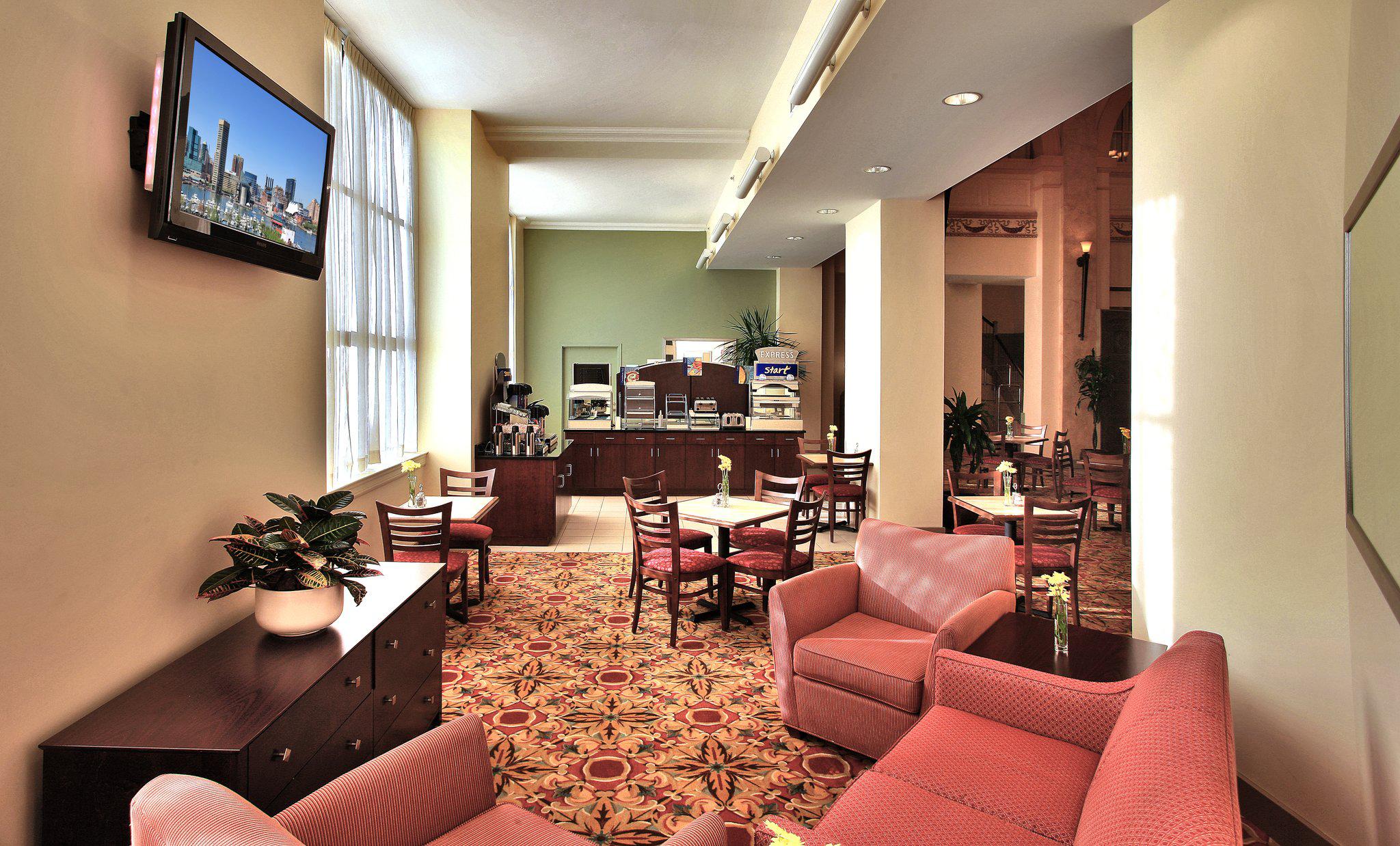 Holiday Inn Express Baltimore-Downtown Photo