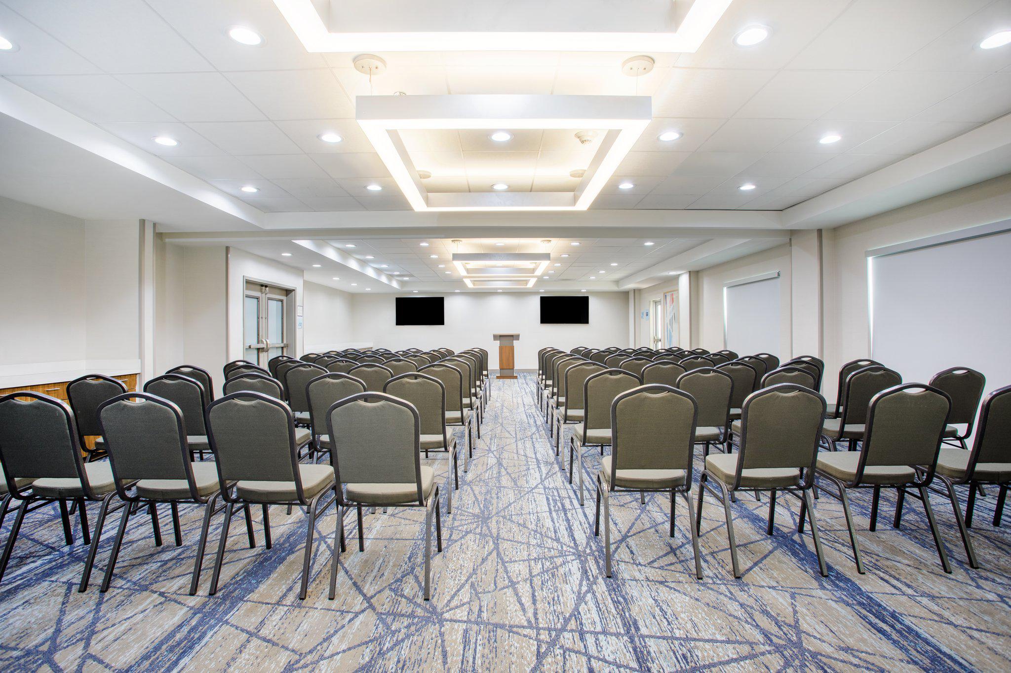 Holiday Inn Express & Suites Tampa Stadium - Airport Area by IHG Image