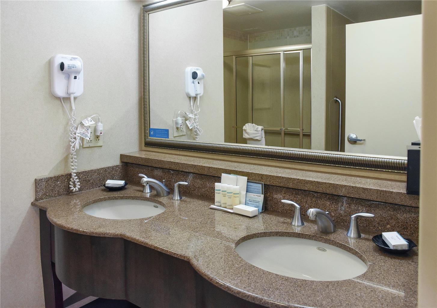 Hampton Inn & Suites Youngstown-Canfield Image