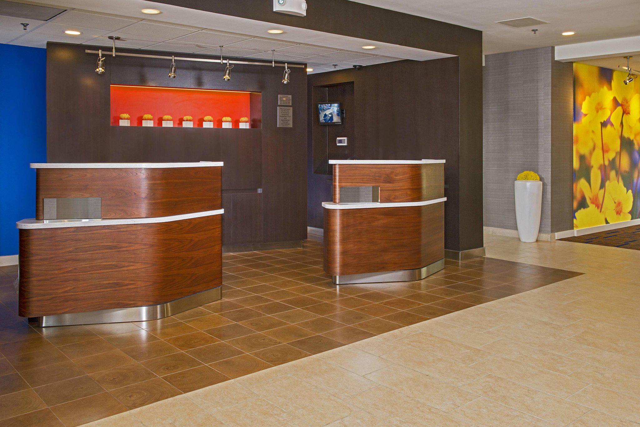 Courtyard by Marriott Charlotte University Research Park Photo