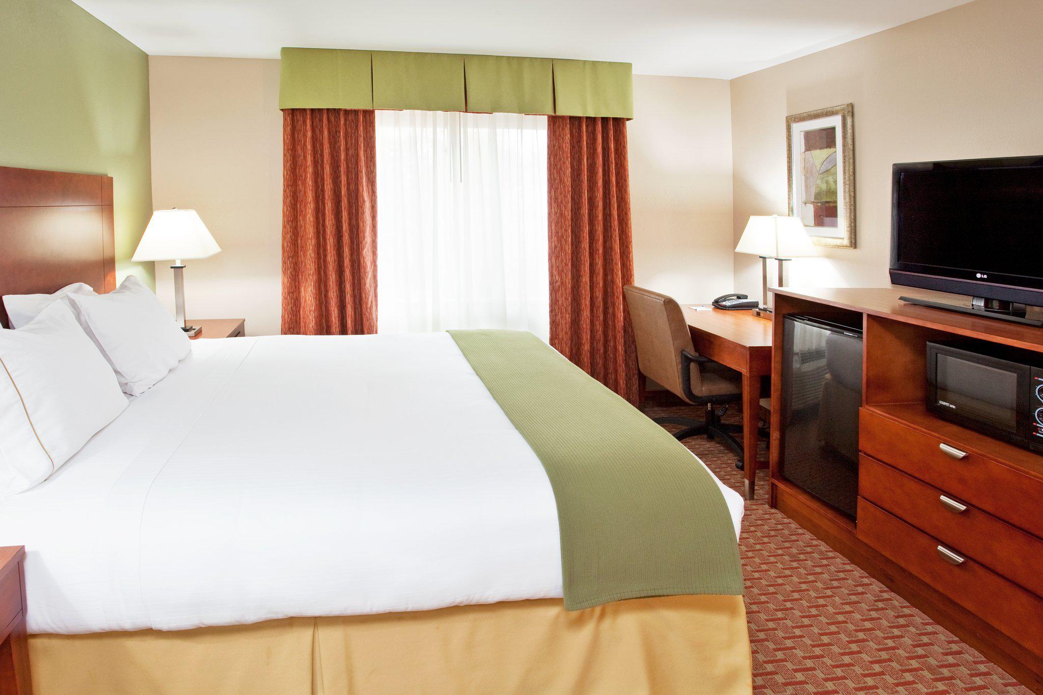 Holiday Inn Express & Suites Niagara Falls Photo