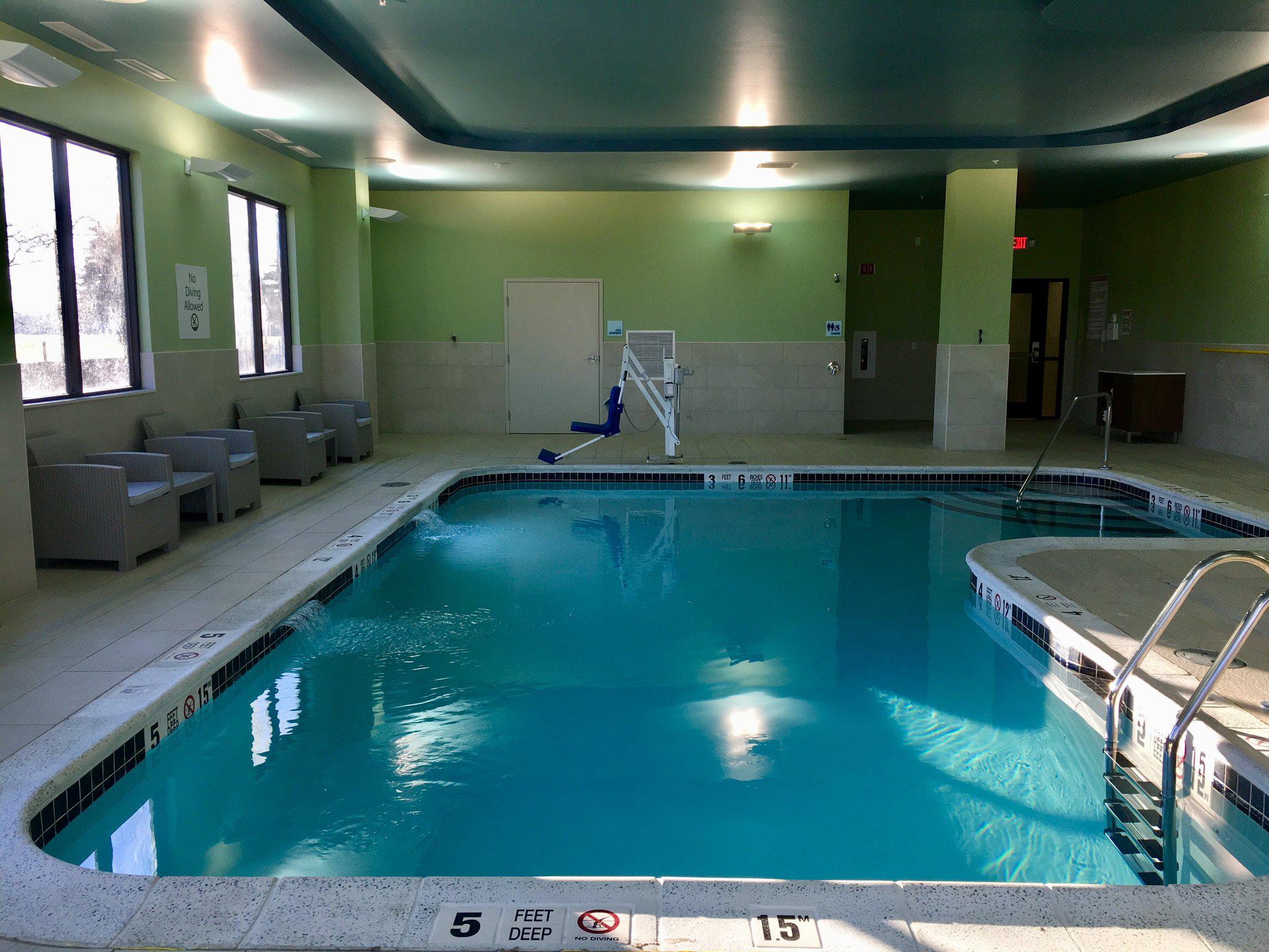 Holiday Inn Express Grand Island - Niagara Falls Photo