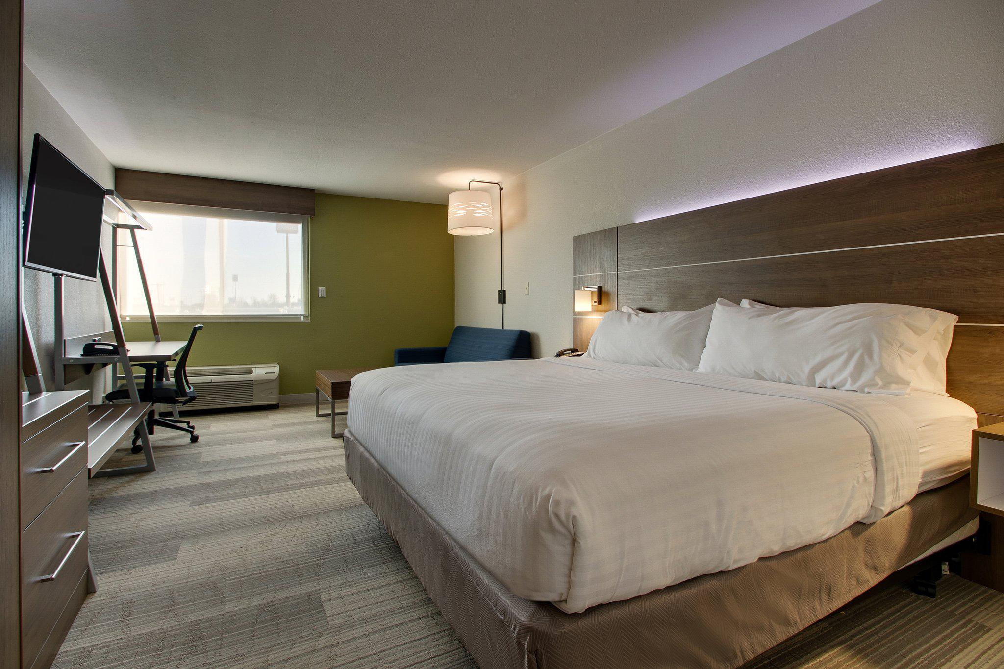 Holiday Inn Express & Suites Wapakoneta Photo