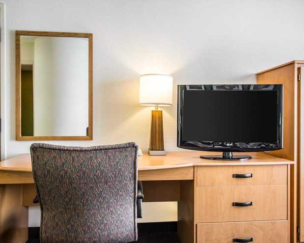 Images Sleep Inn & Suites Airport