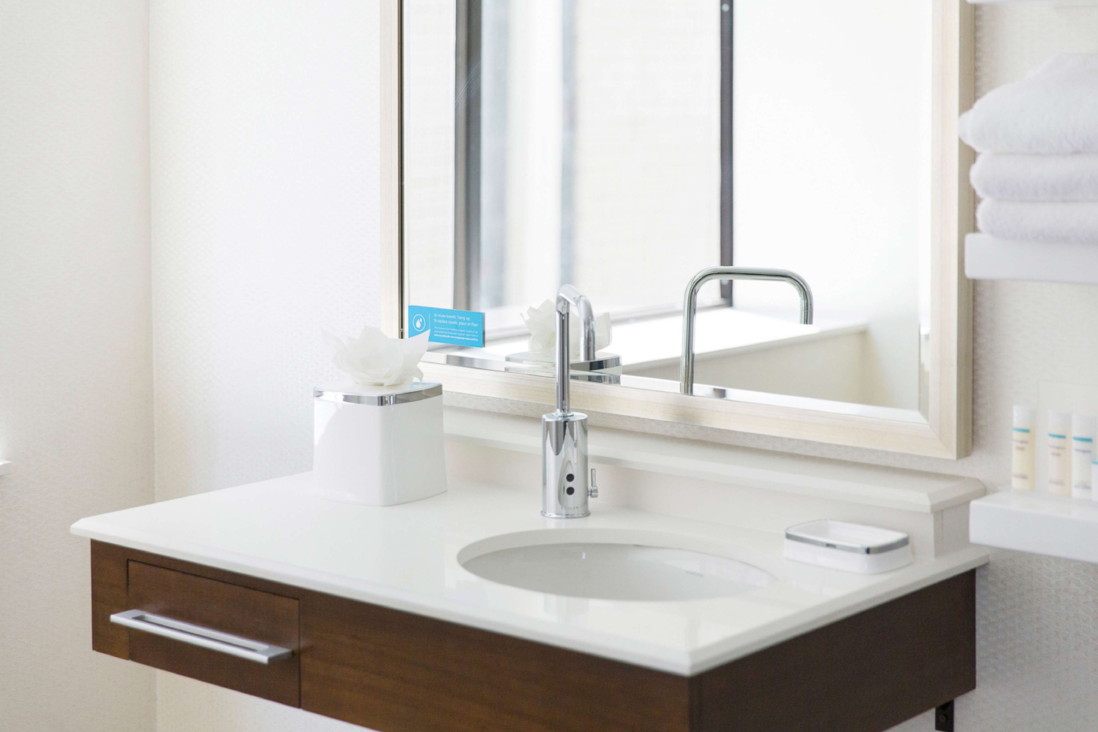 Guest room bath