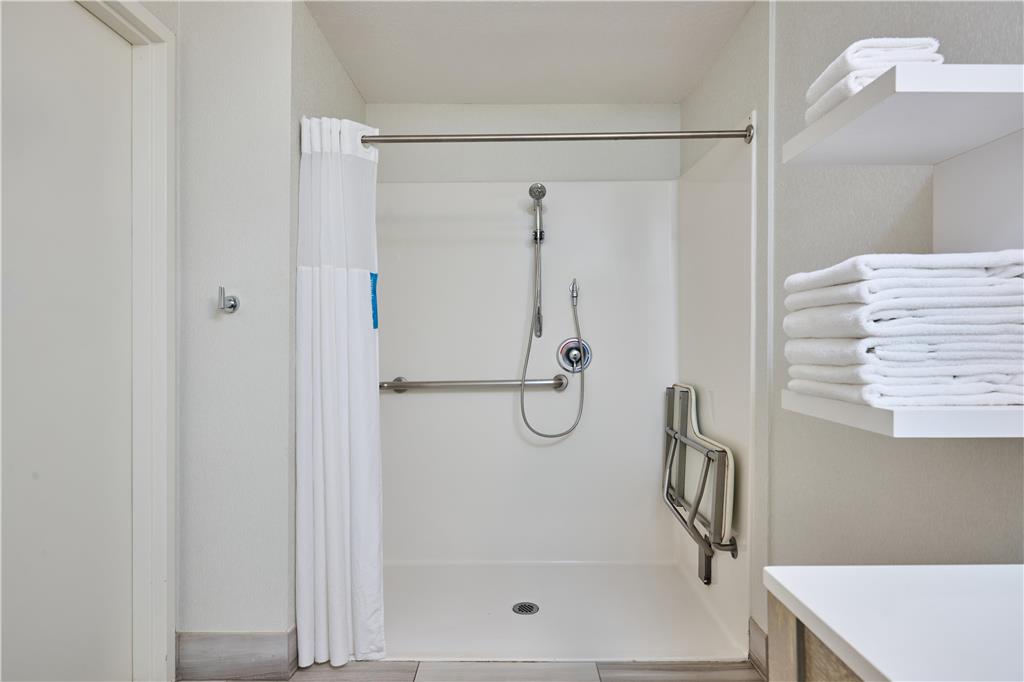 Hampton Inn and Suites Hermosa Beach Image