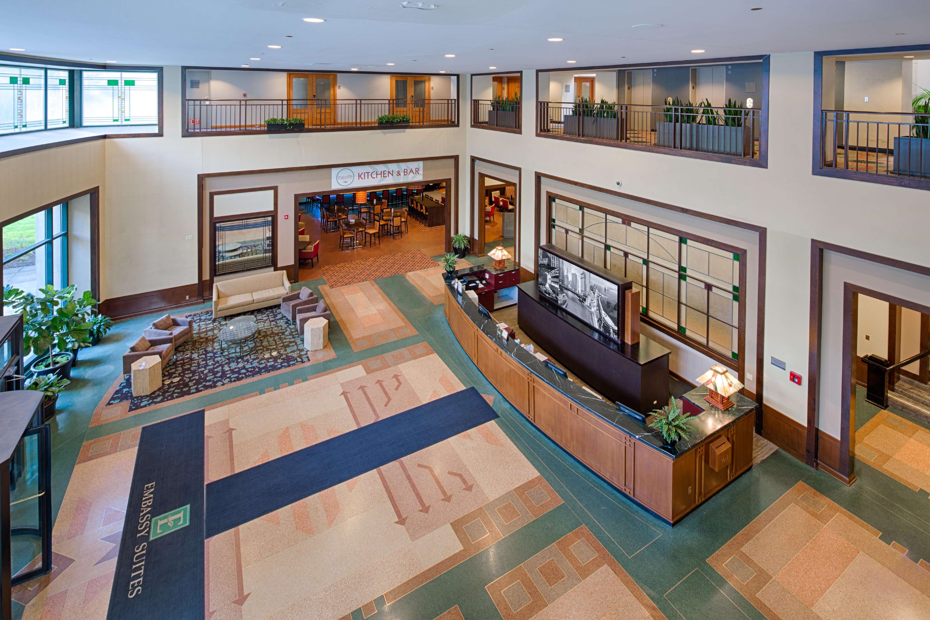 Embassy Suites by Hilton Chicago-O'Hare Rosemont Photo