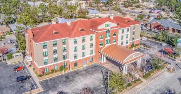 Images Holiday Inn Express & Suites Gulf Shores, an IHG Hotel
