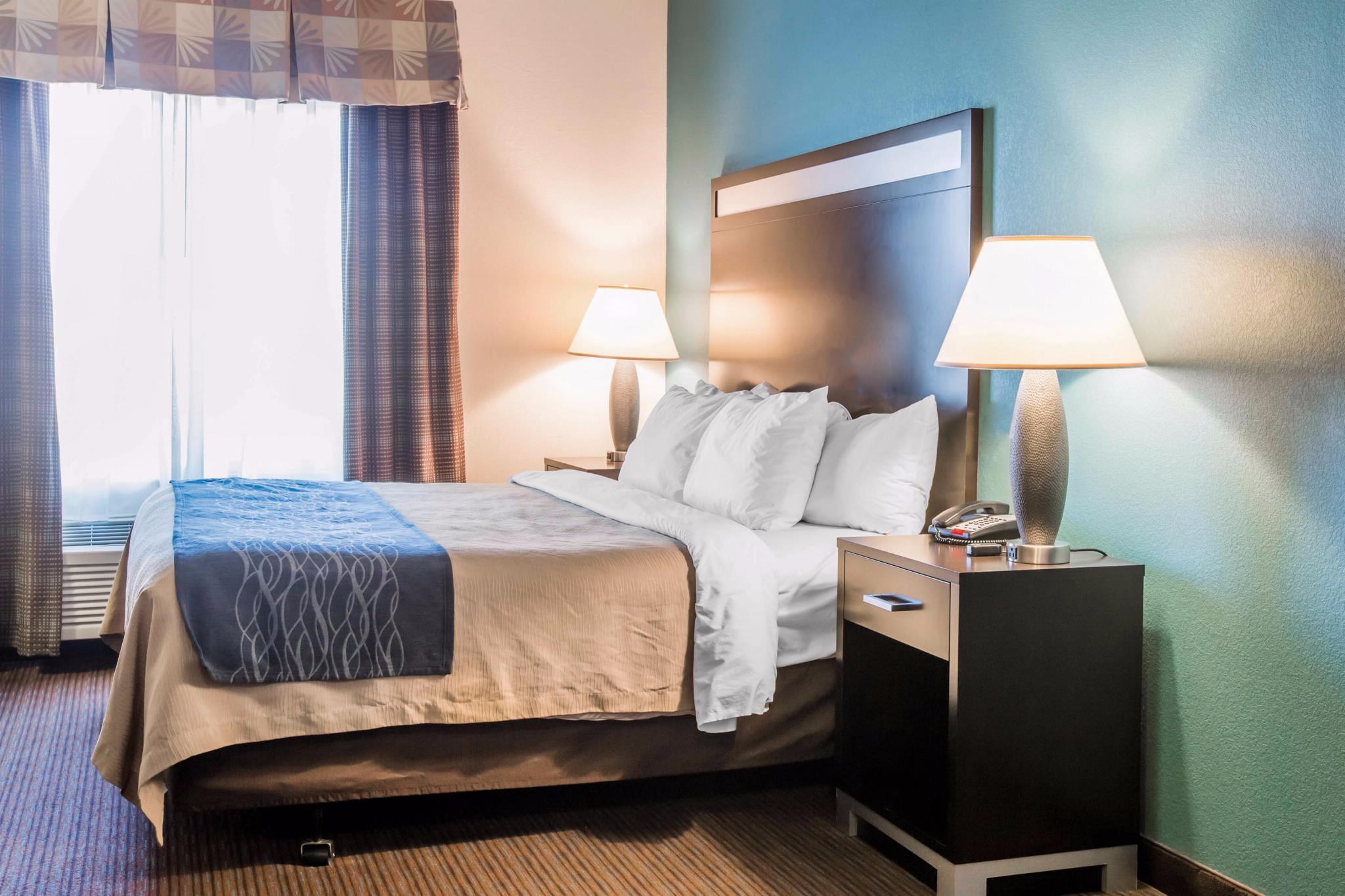 Comfort Inn & Suites Image