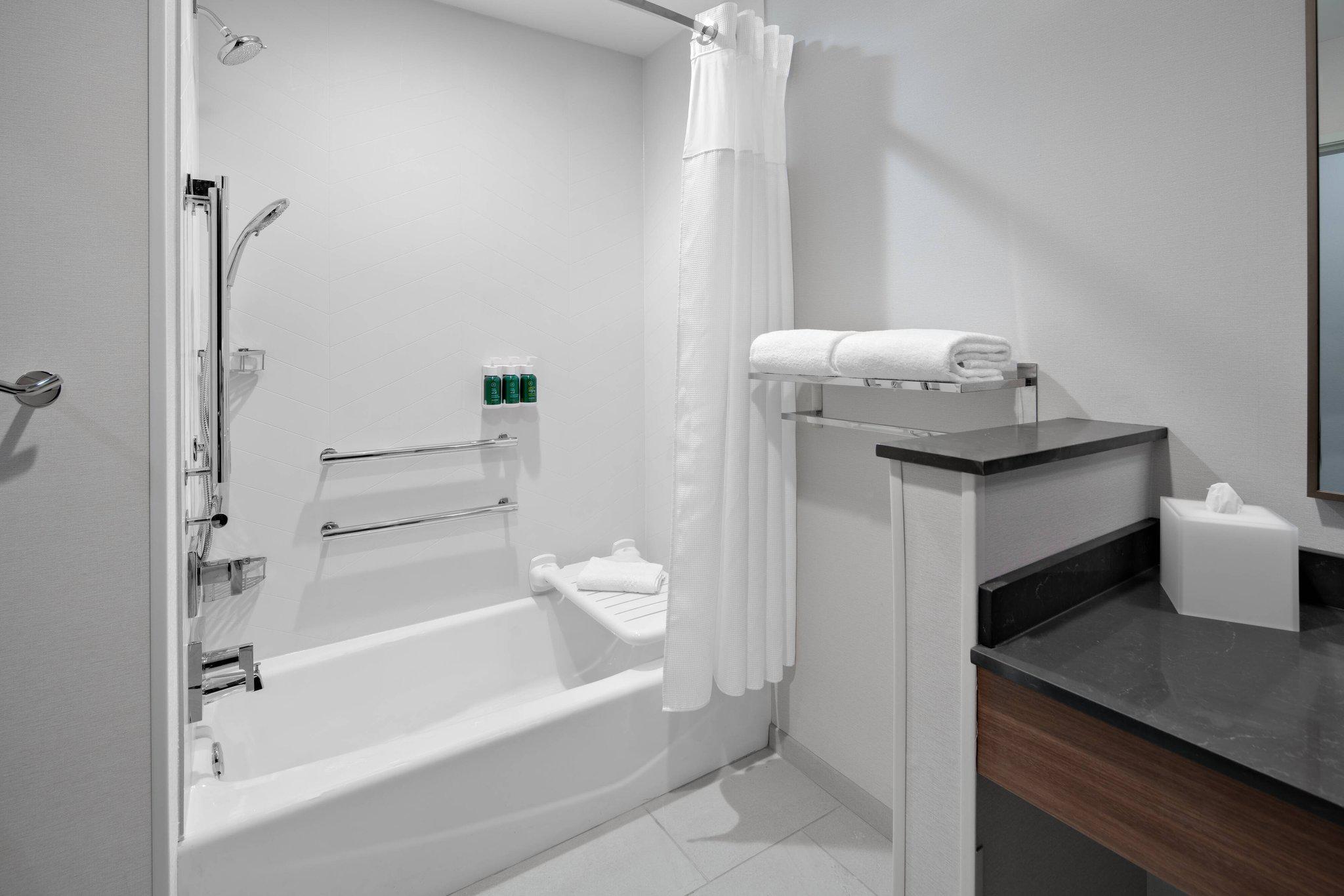 Fairfield Inn & Suites by Marriott Lake Geneva Photo