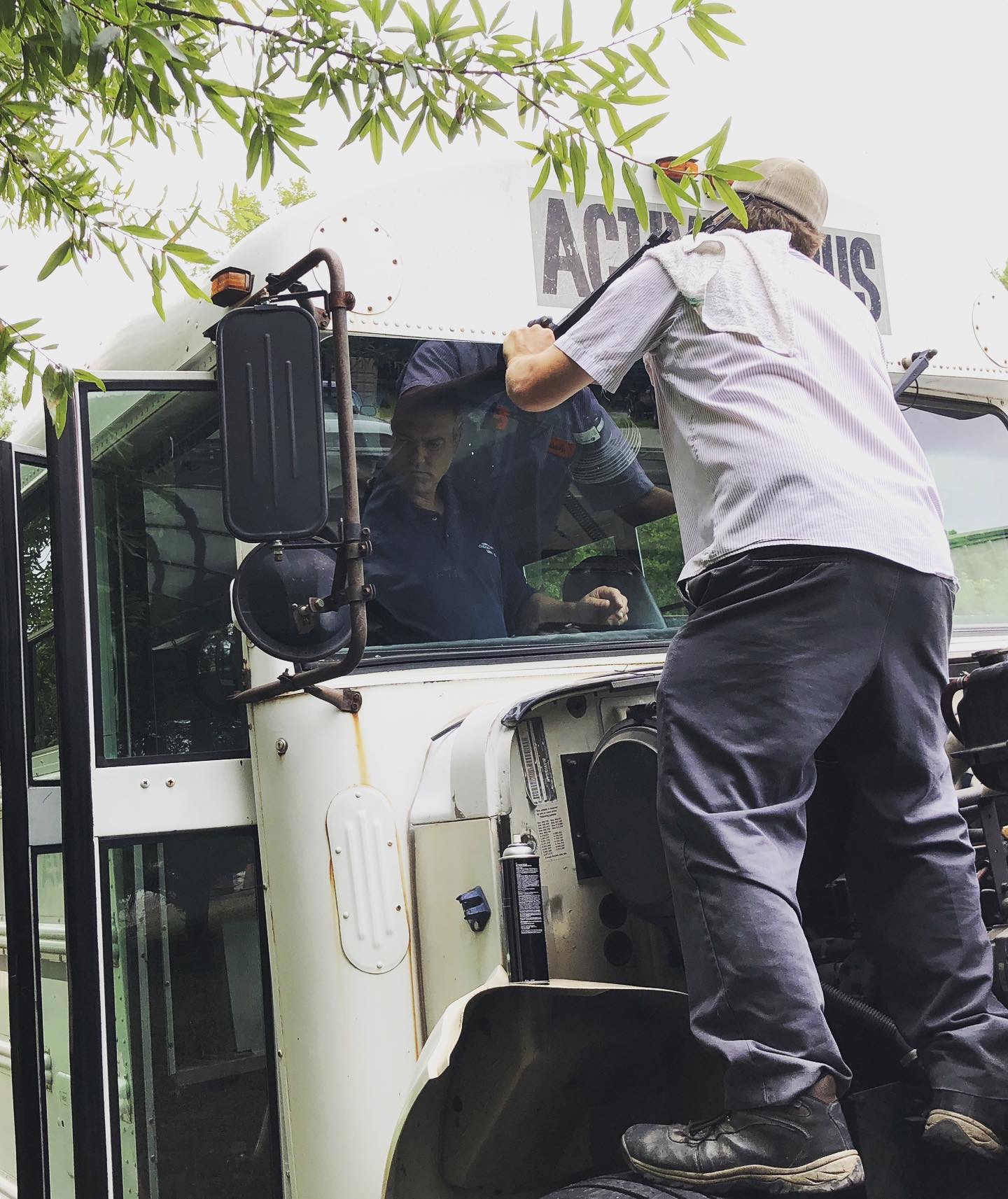 Powhatan Collision and Glass LLC Logo