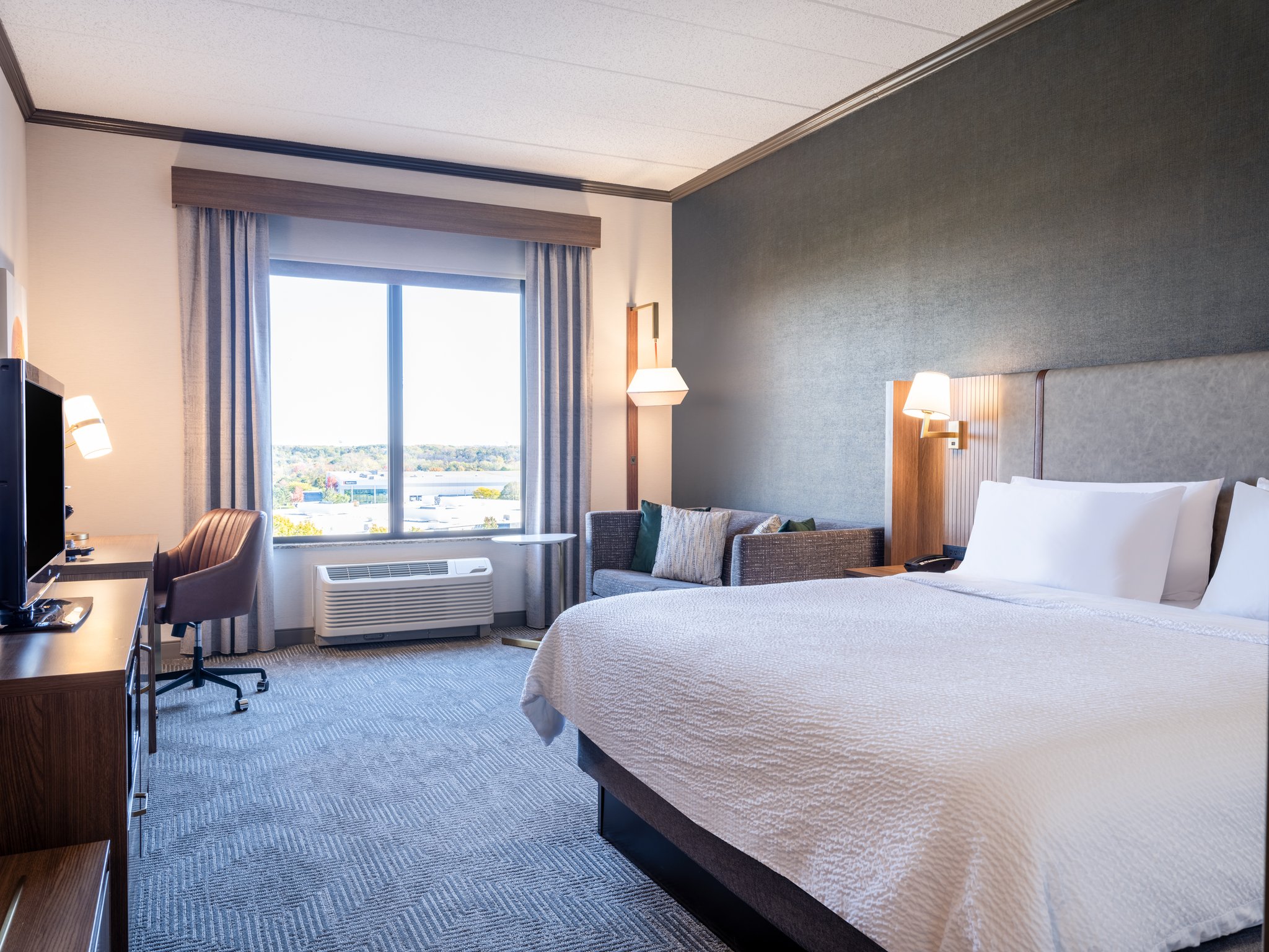 Holiday Inn & Suites Chicago Northwest - Elgin by IHG Image