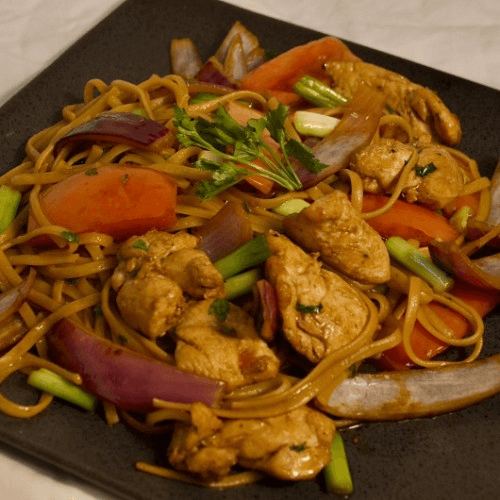 Tallarin Saltado de Pollo