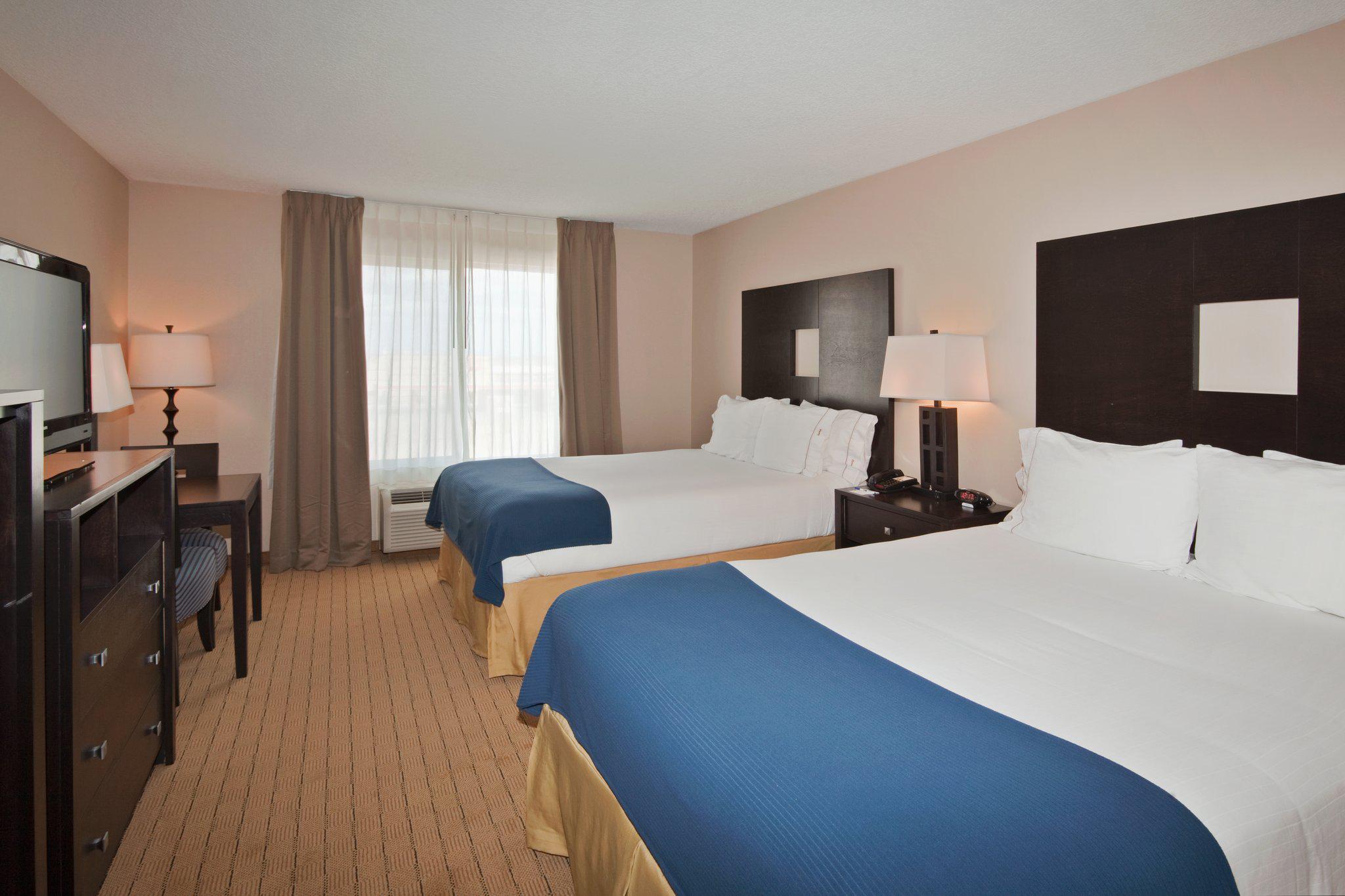 Holiday Inn Express & Suites Albuquerque Airport Photo