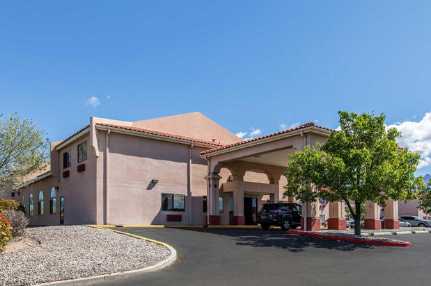 Images Quality Inn & Suites