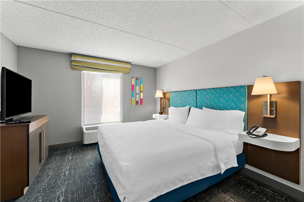 Hampton Inn & Suites Newtown Image