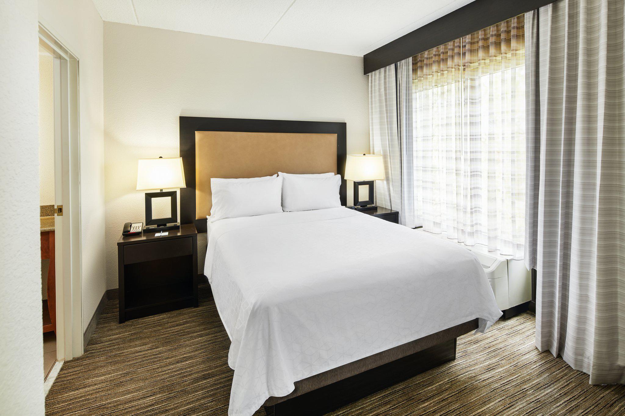 Holiday Inn Express & Suites Jacksonville SE- Med Ctr Area Photo