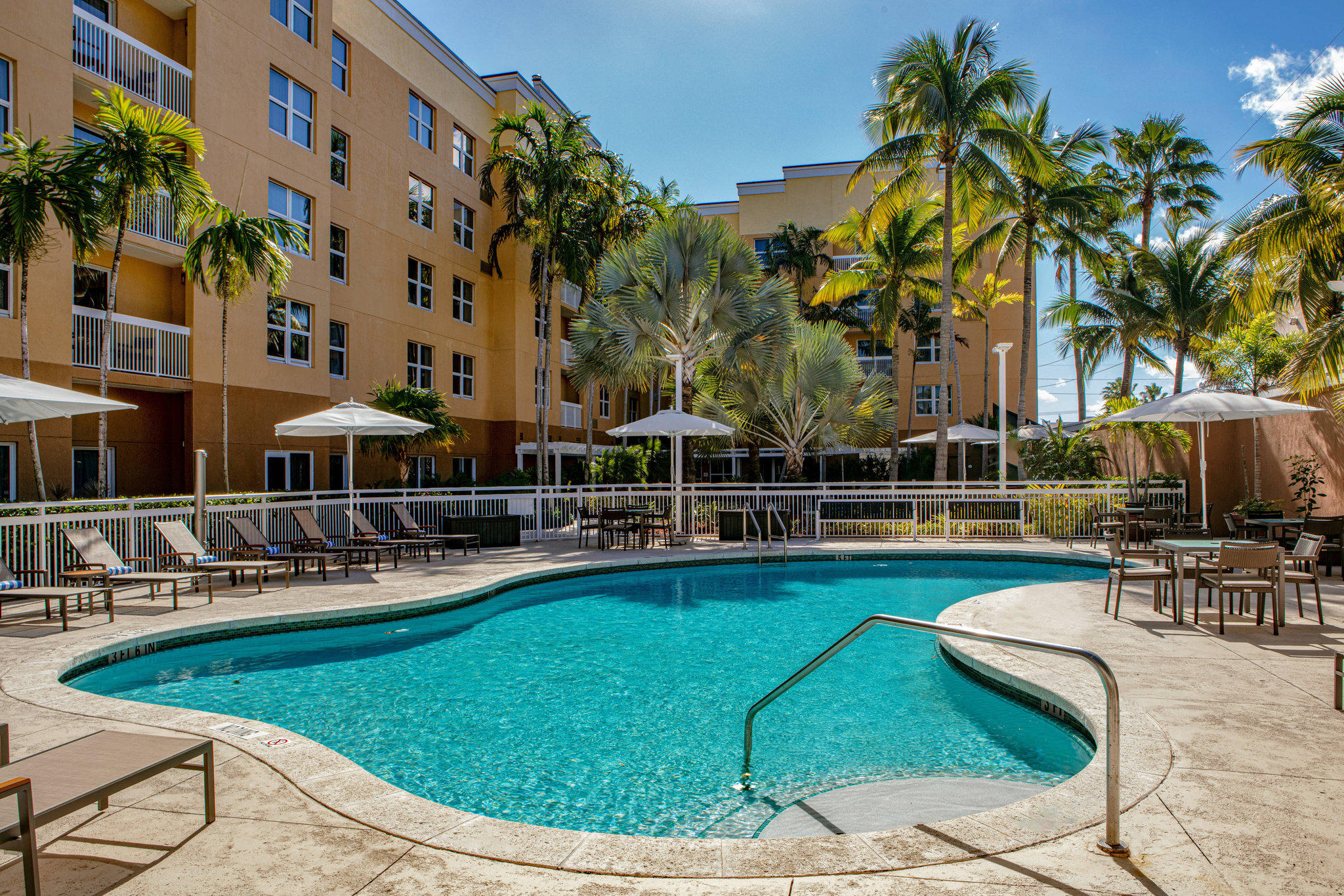 Courtyard by Marriott Miami Aventura Mall Photo