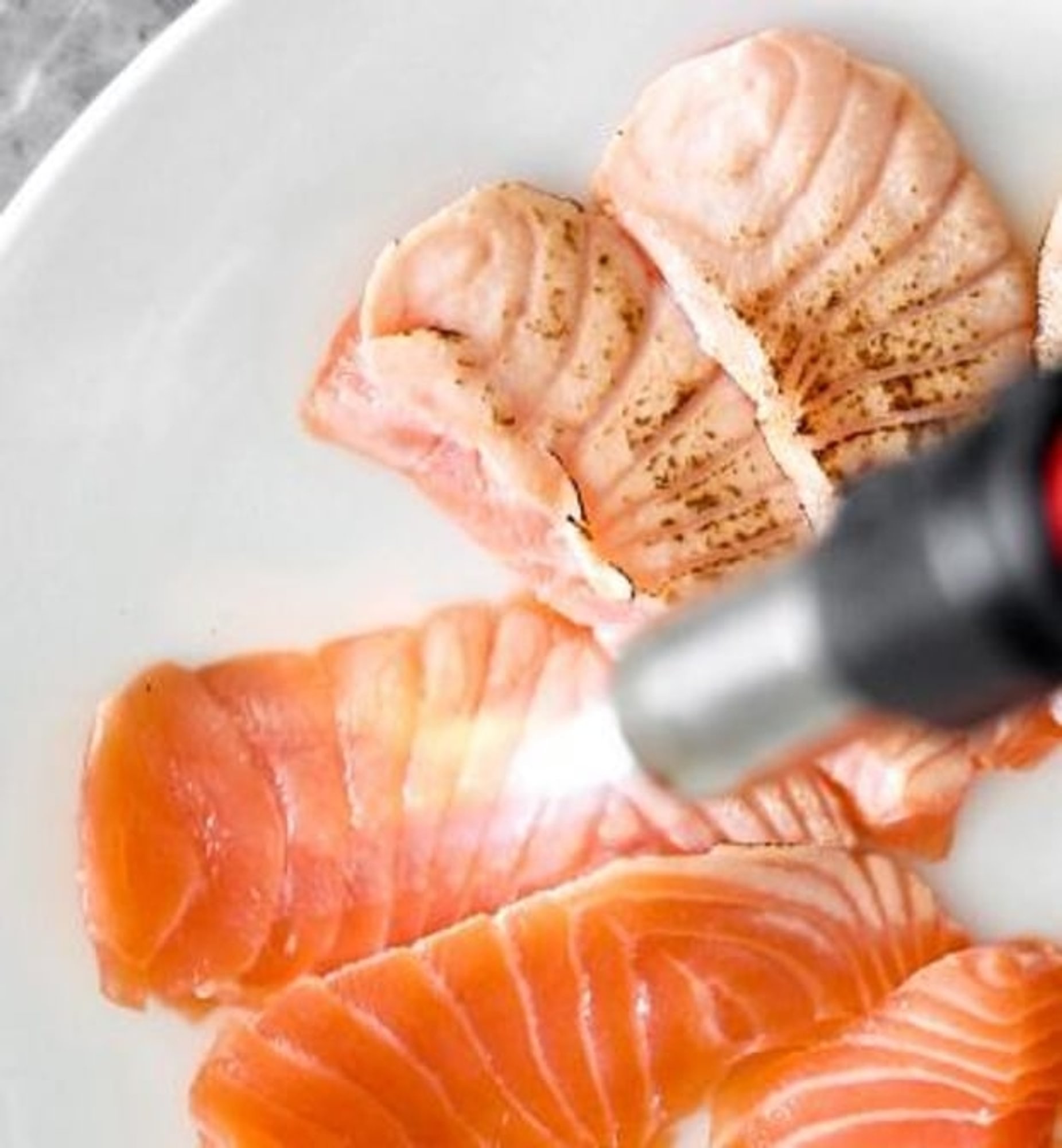 L2 Sashimi Sear Salmon/2Pcs / Raw Fish