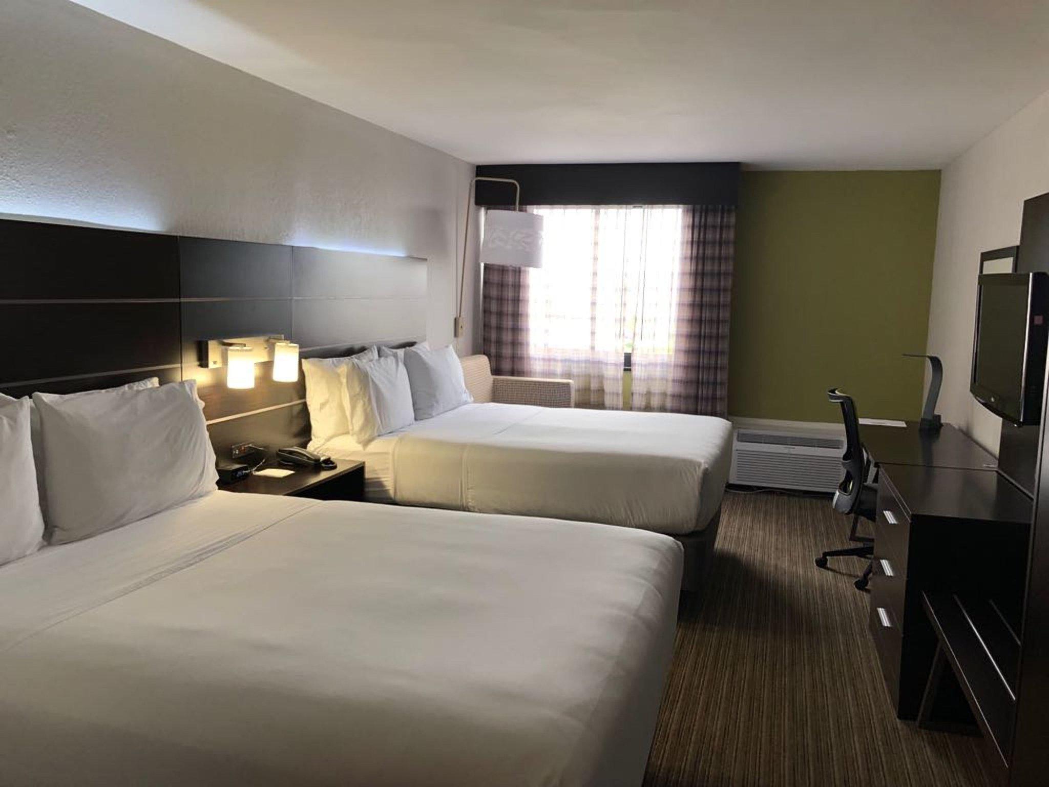 Holiday Inn Express & Suites Miami - Hialeah Photo