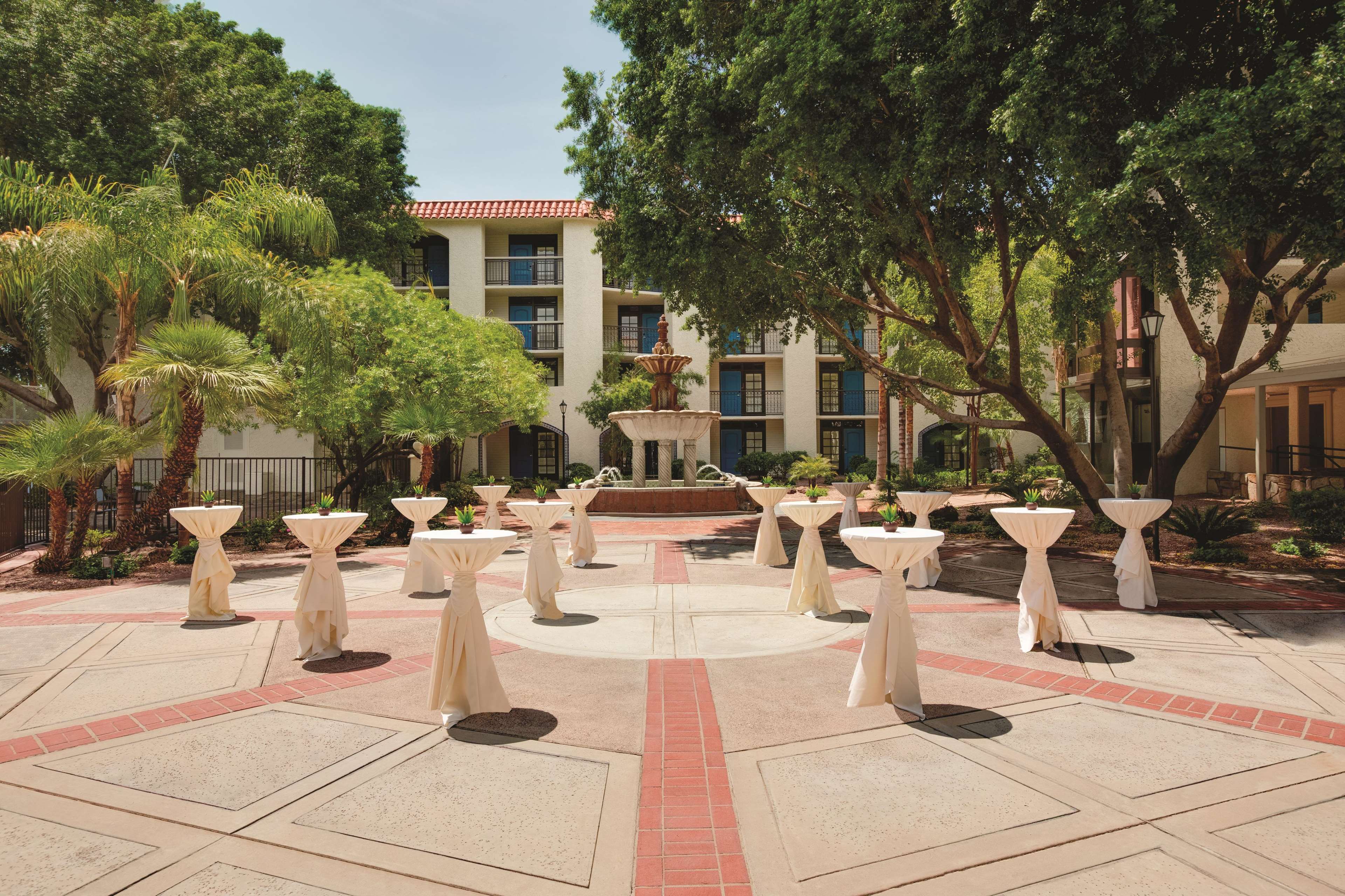 Embassy Suites by Hilton Scottsdale Resort Photo