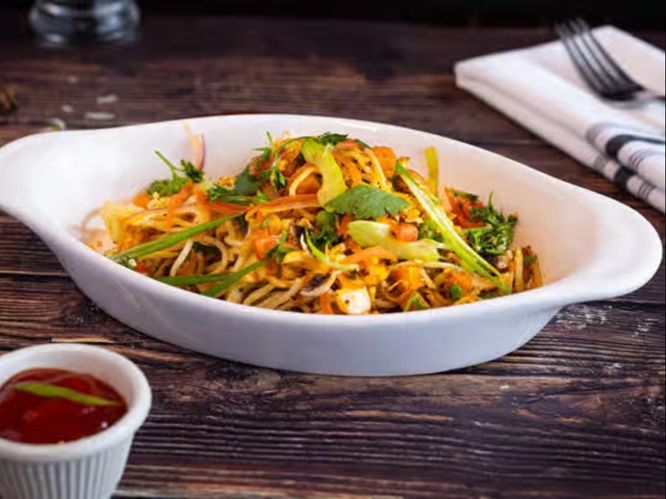 VEG HAKKA NOODLES