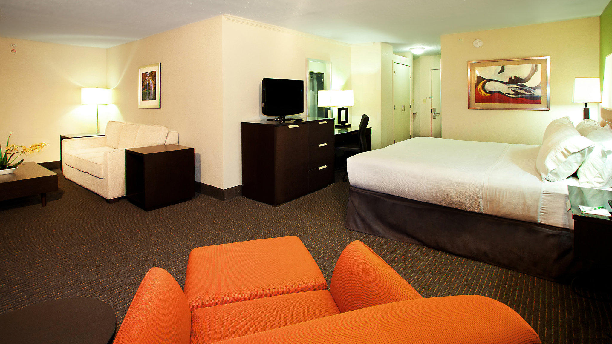 Holiday Inn Tulsa City Center Photo