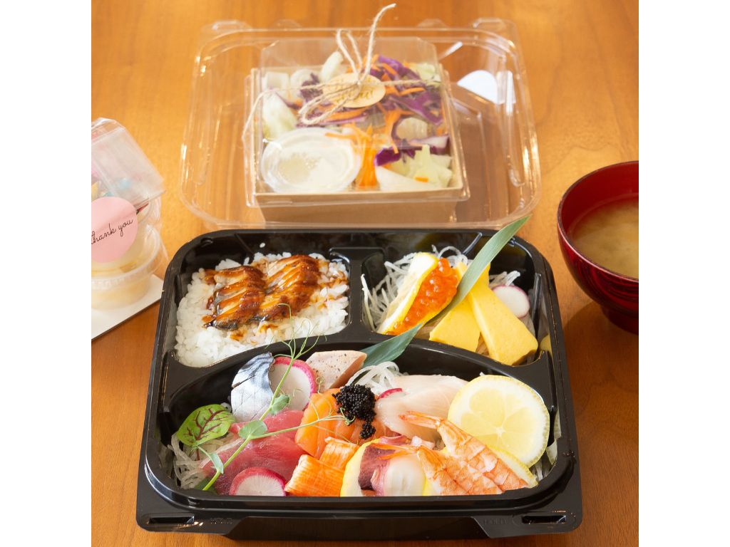 B. Sashimi Combo (10pcs)