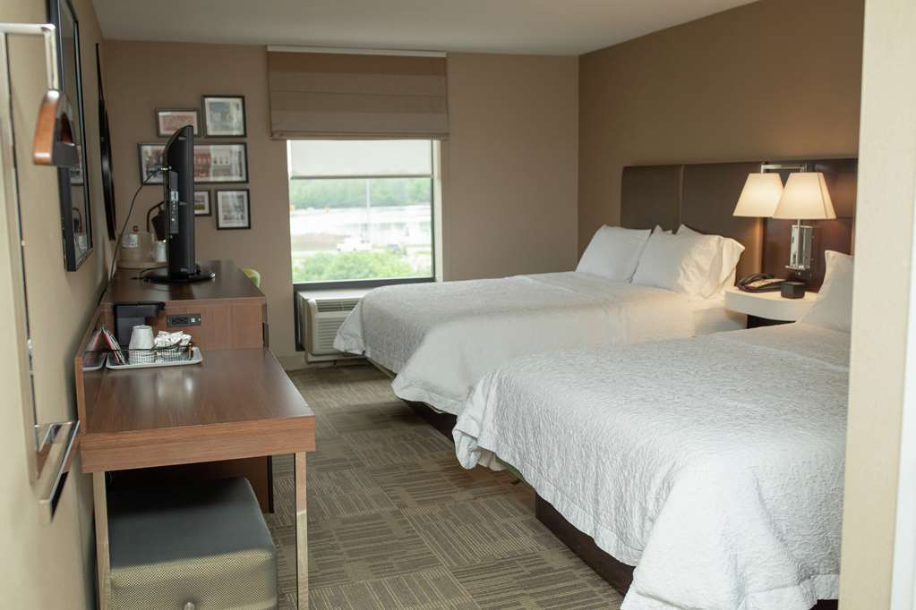 Hampton Inn Commerce Novi Image