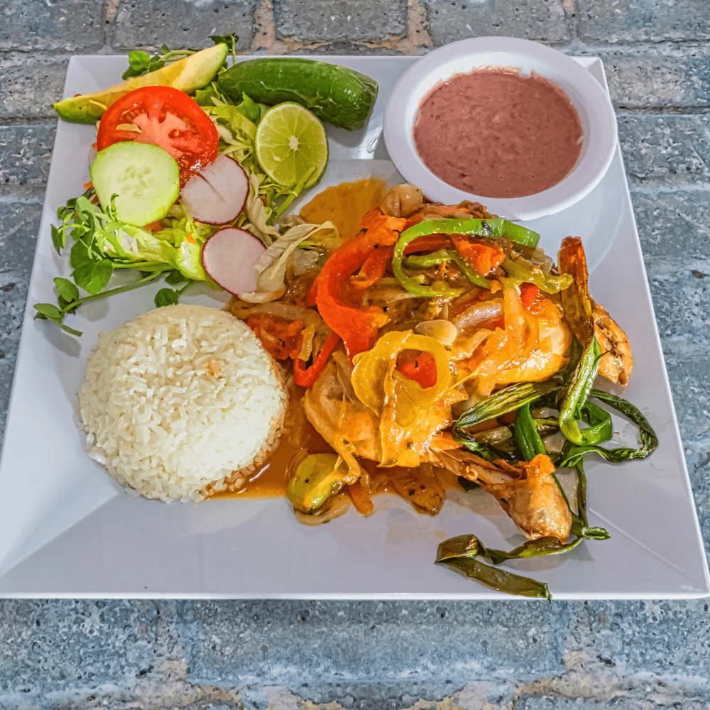 POLLO ENCEBOLLADO