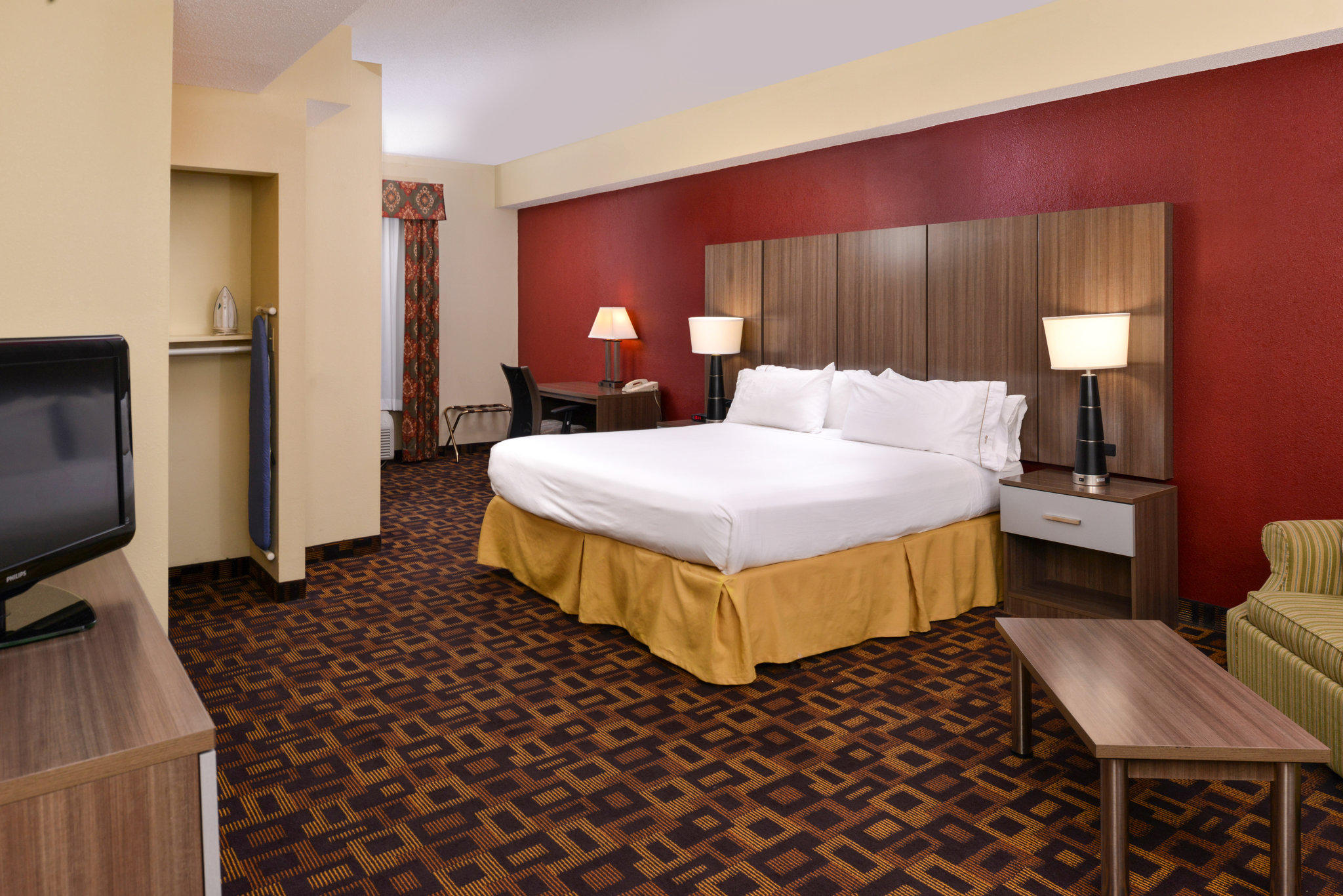 Holiday Inn Express & Suites Ridgeland - Jackson North Area Photo