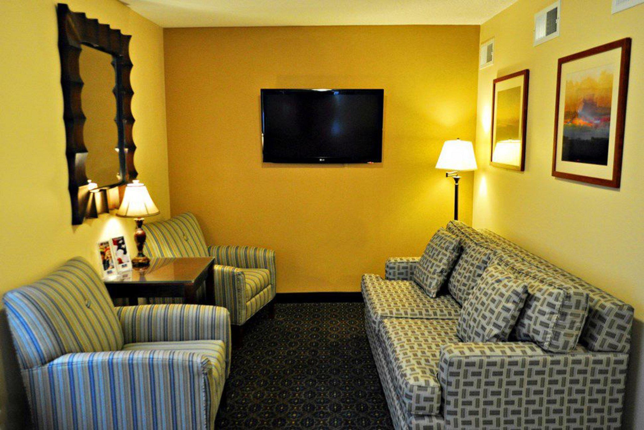 Candlewood Suites Raleigh Crabtree Photo
