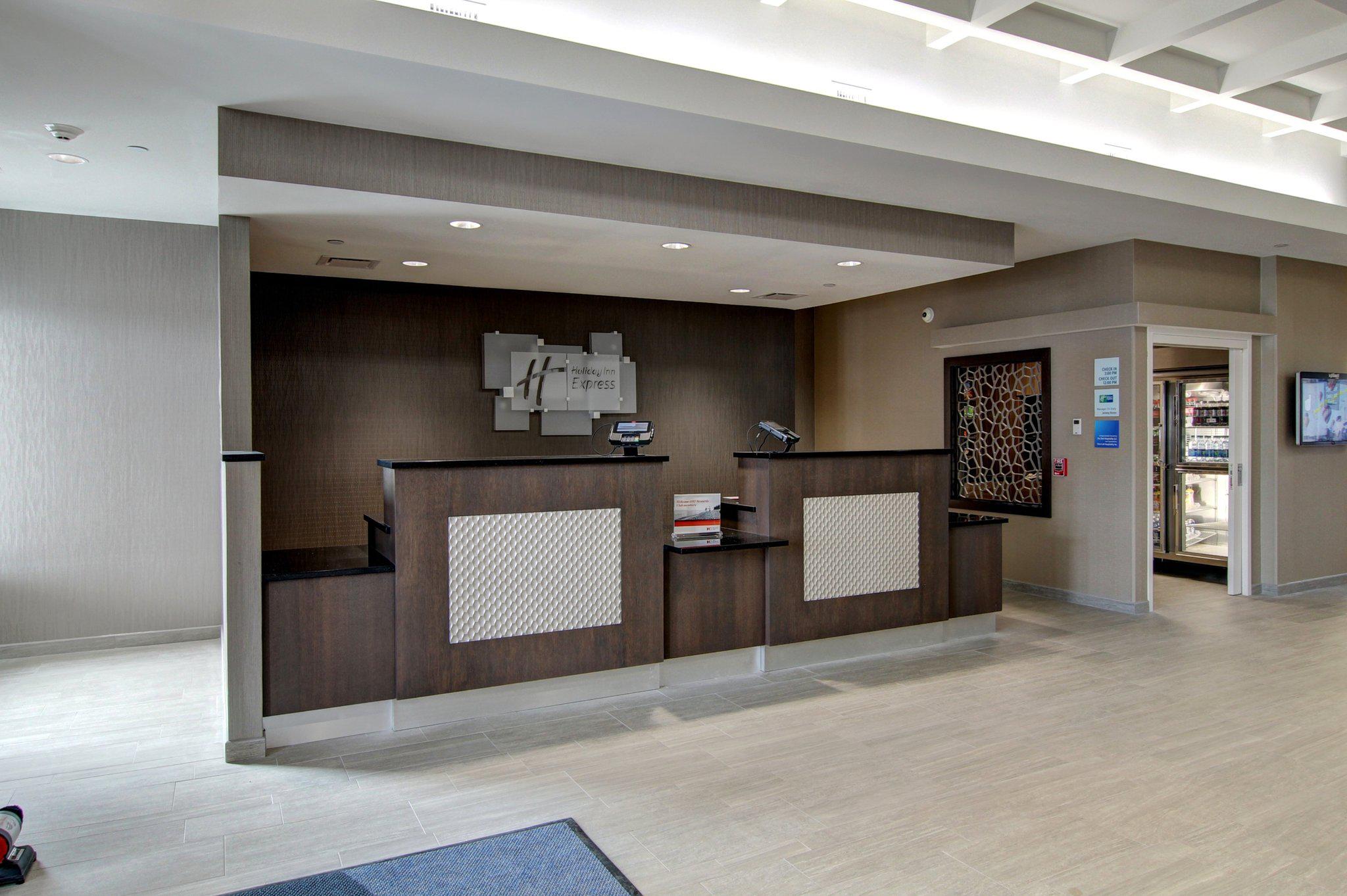 Holiday Inn Express Fargo SW - I-94 Medical Center Photo