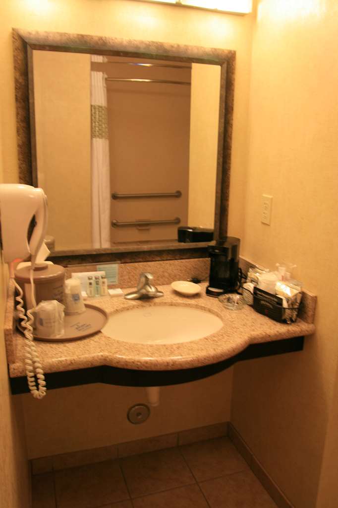 Hampton Inn & Suites Barstow Image