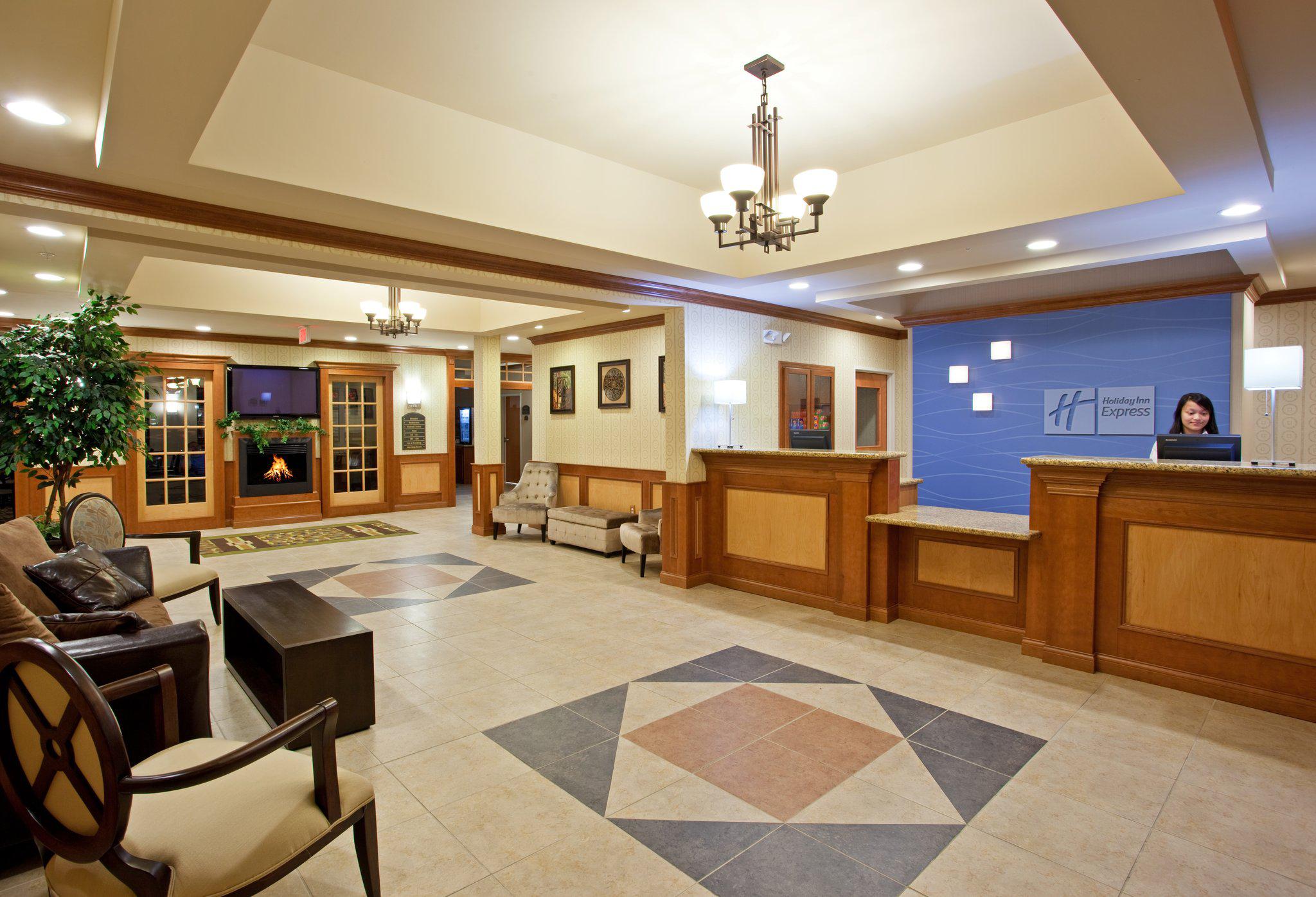 Holiday Inn Express & Suites Bay City Photo