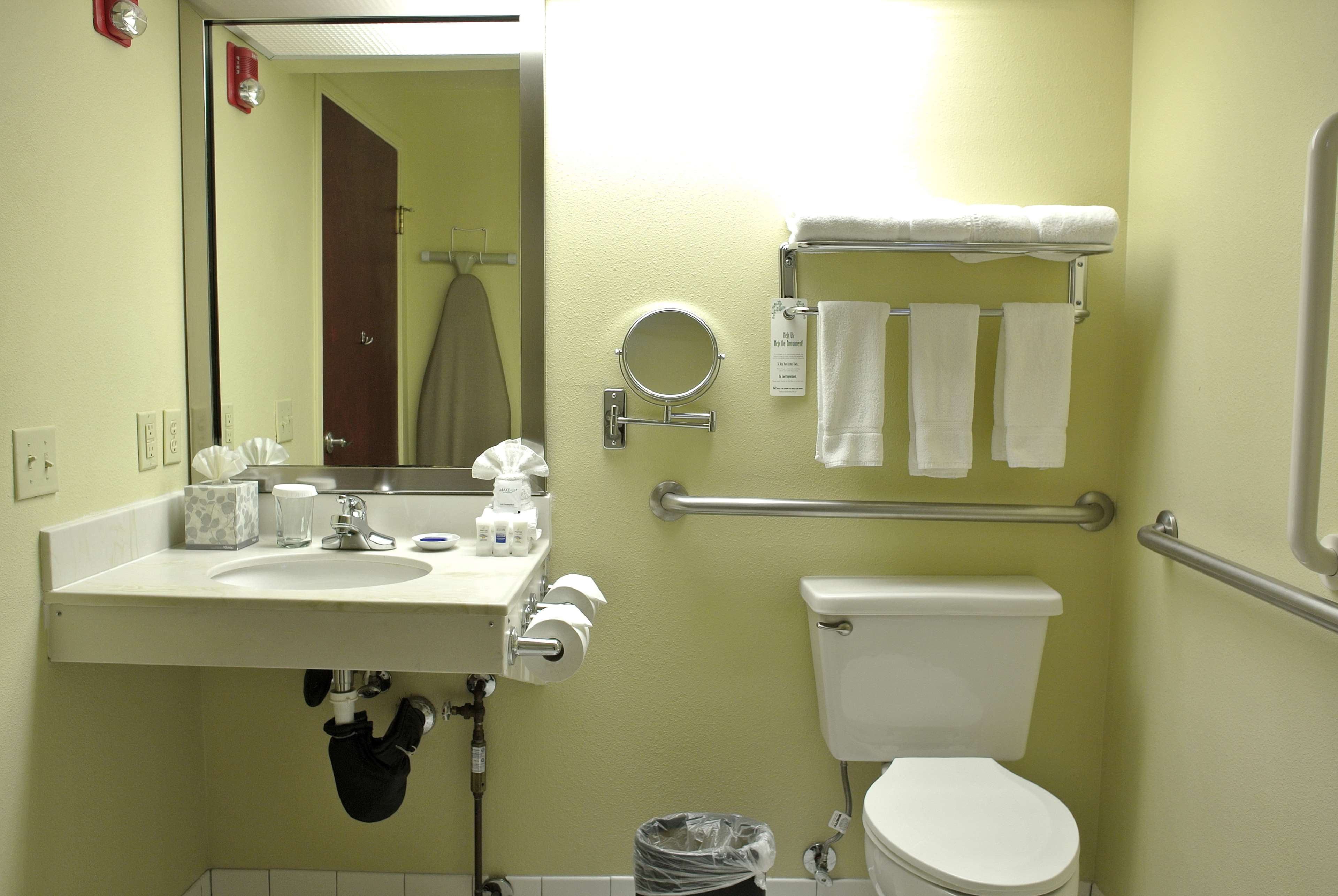 Best Western Plus Plaza by the Green Photo