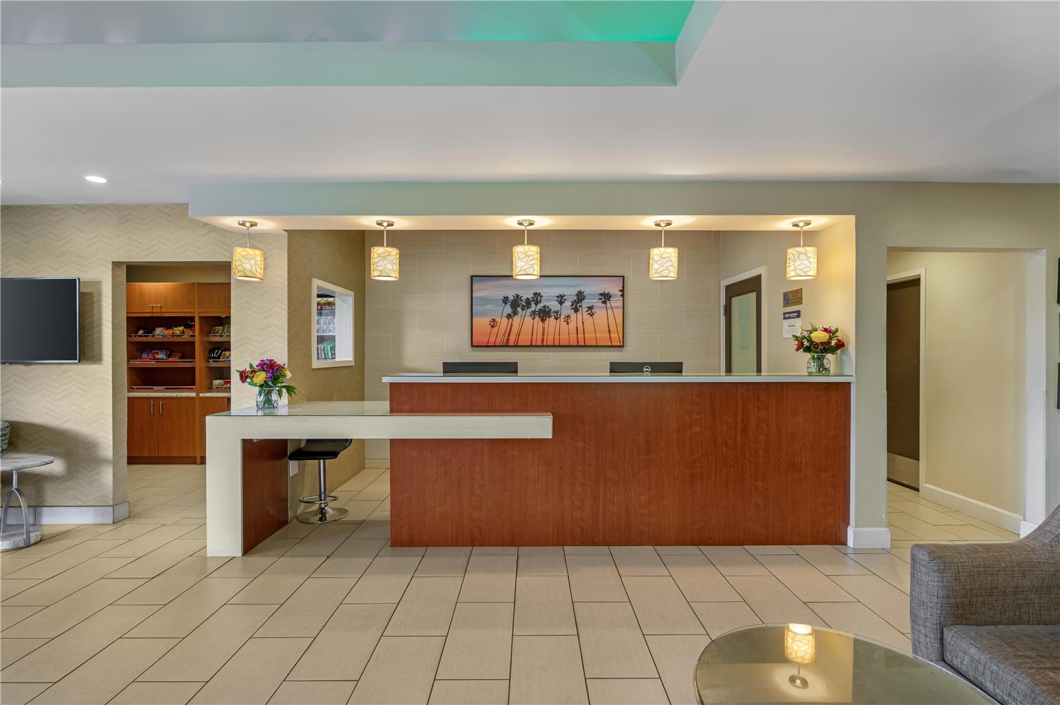Best Western Plus South Coast Inn Image