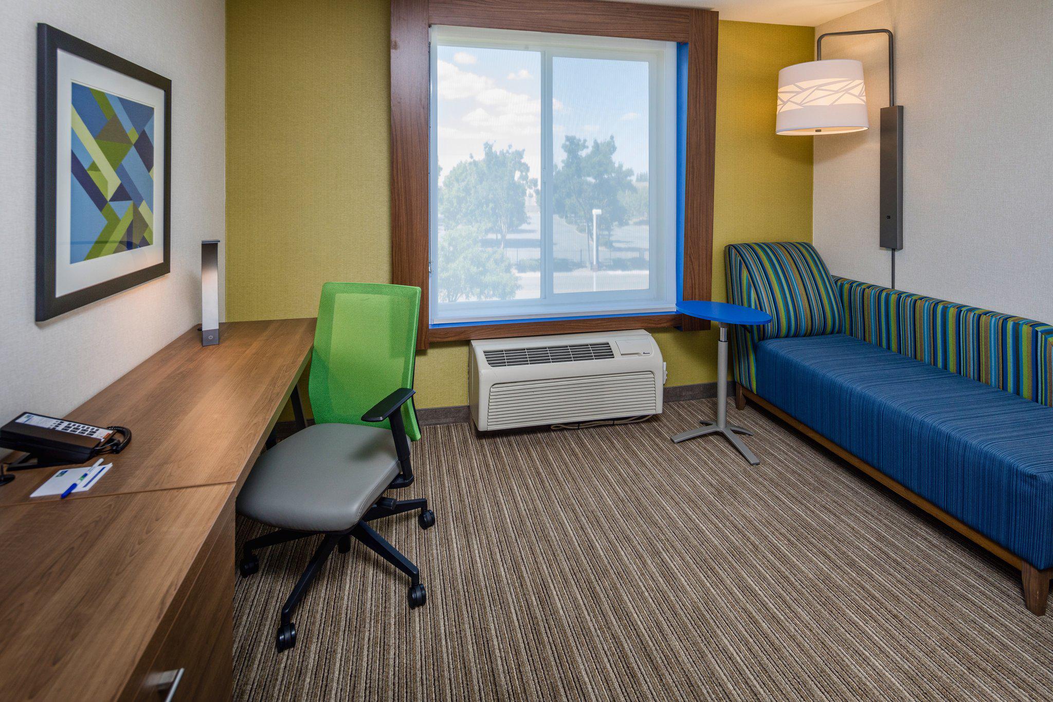 Holiday Inn Express & Suites Modesto-Salida Photo