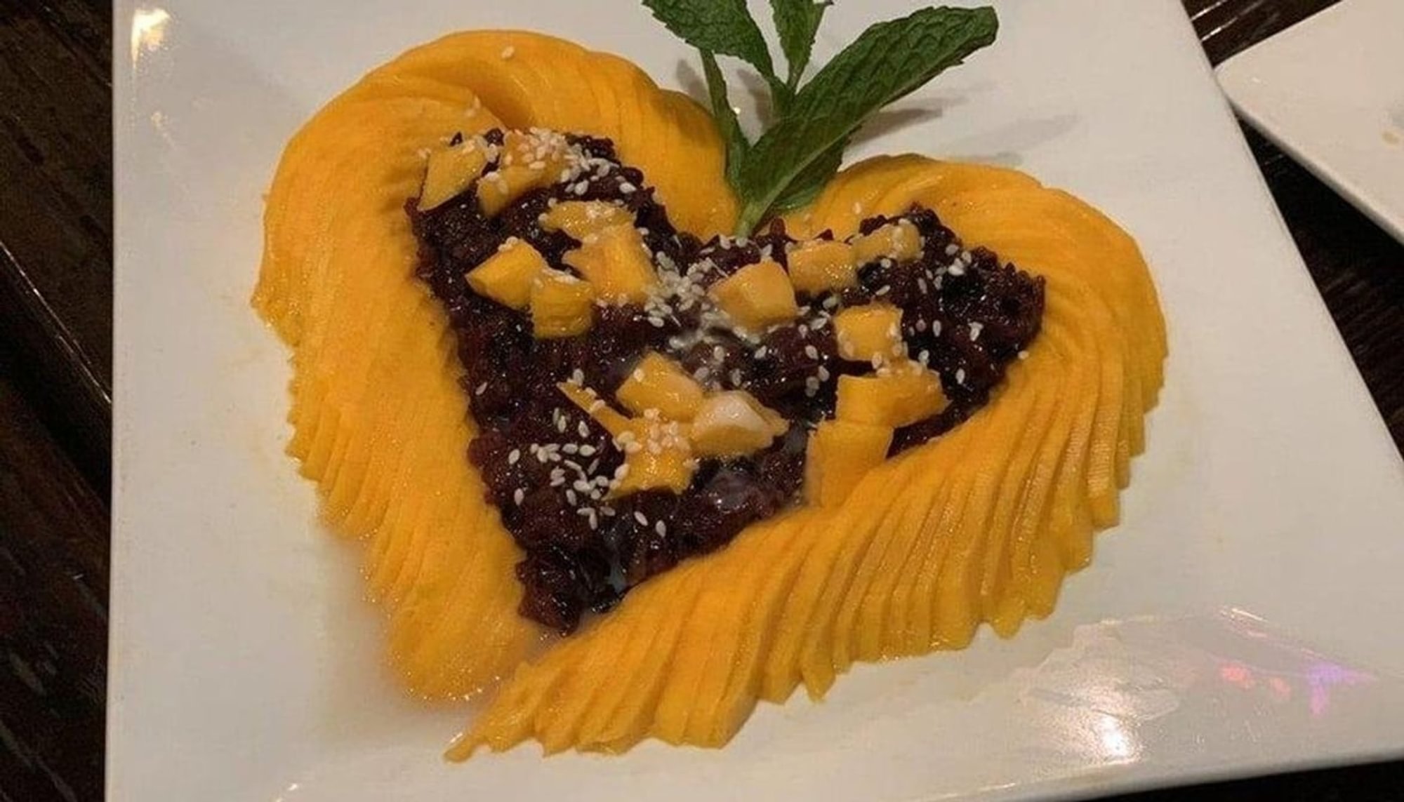 Fresh Mango with Coconut Black Sticky Rice