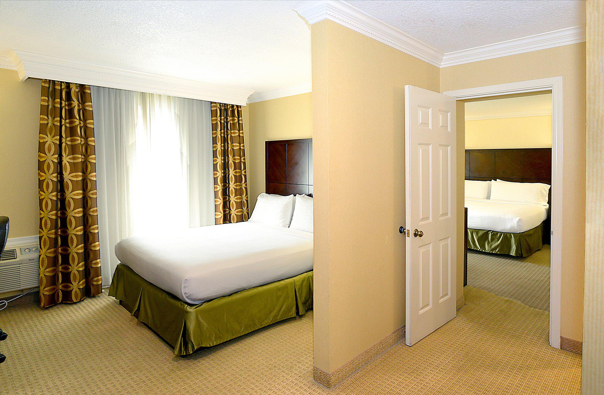 Holiday Inn & Suites San Mateo-San Francisco SFO Photo