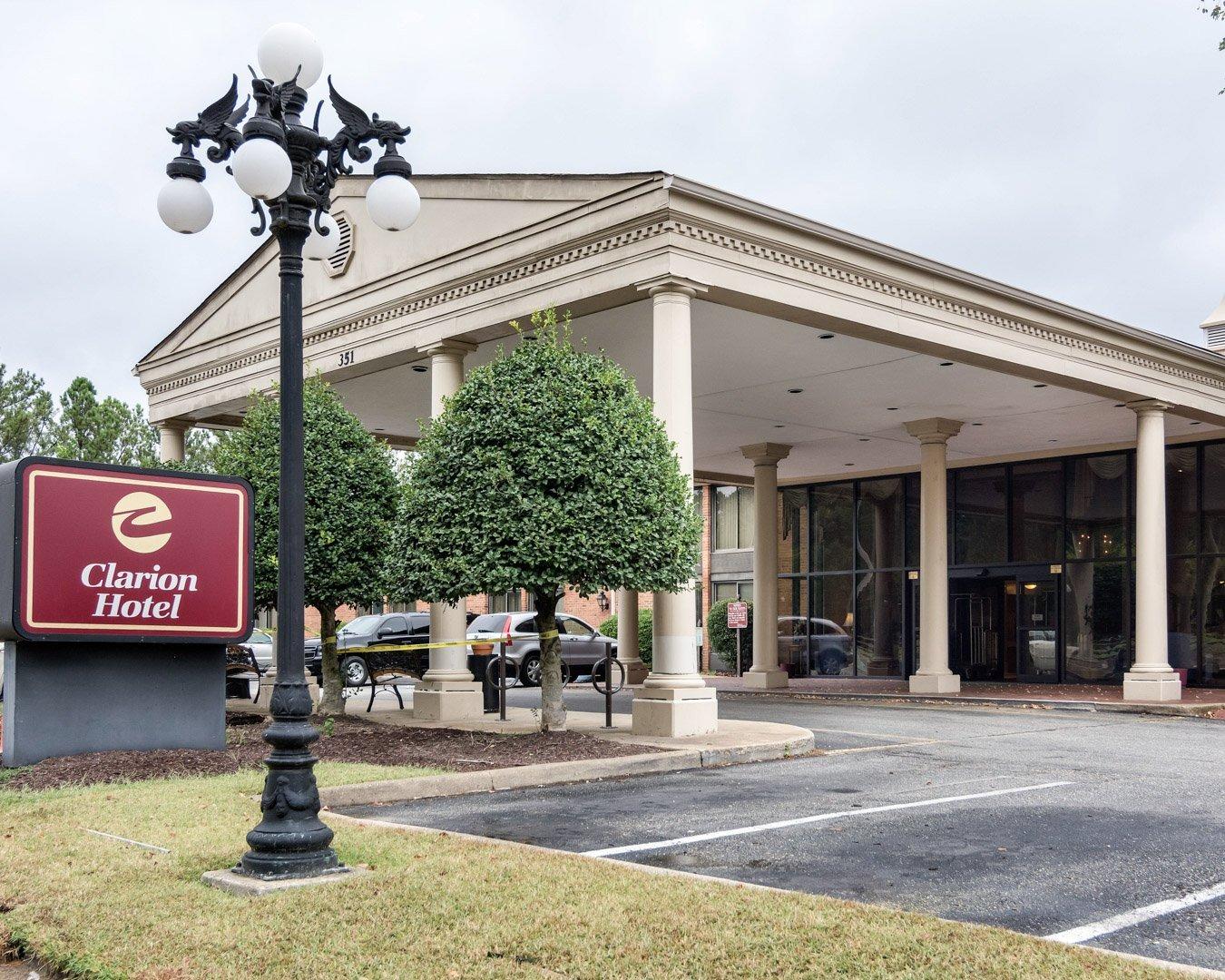 Hotel in VA Williamsburg 23185 Clarion Hotel Historic District 351 York Street (757)229-4100